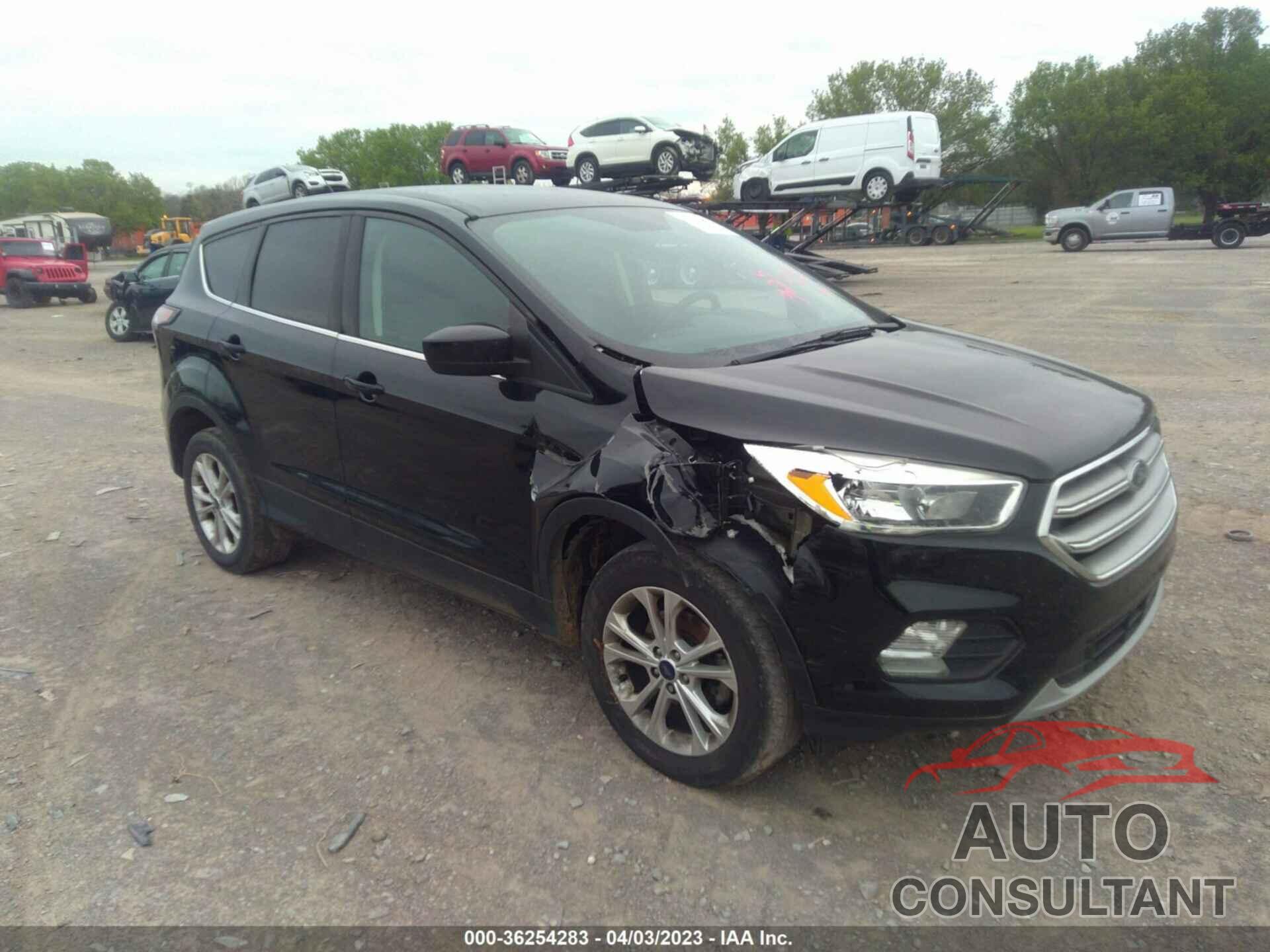 FORD ESCAPE 2017 - 1FMCU0GDXHUE04983