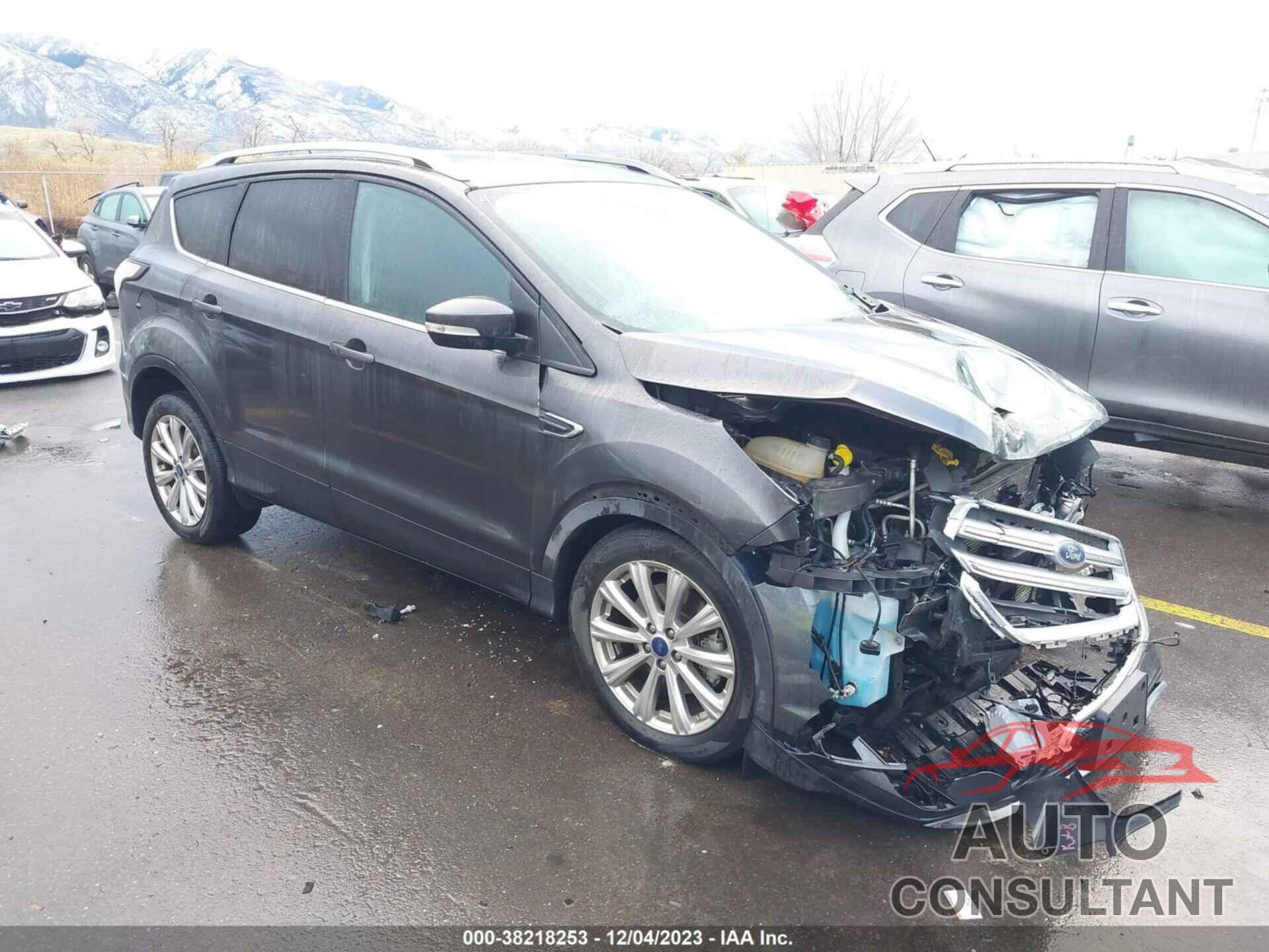 FORD ESCAPE 2017 - 1FMCU9J90HUC51135