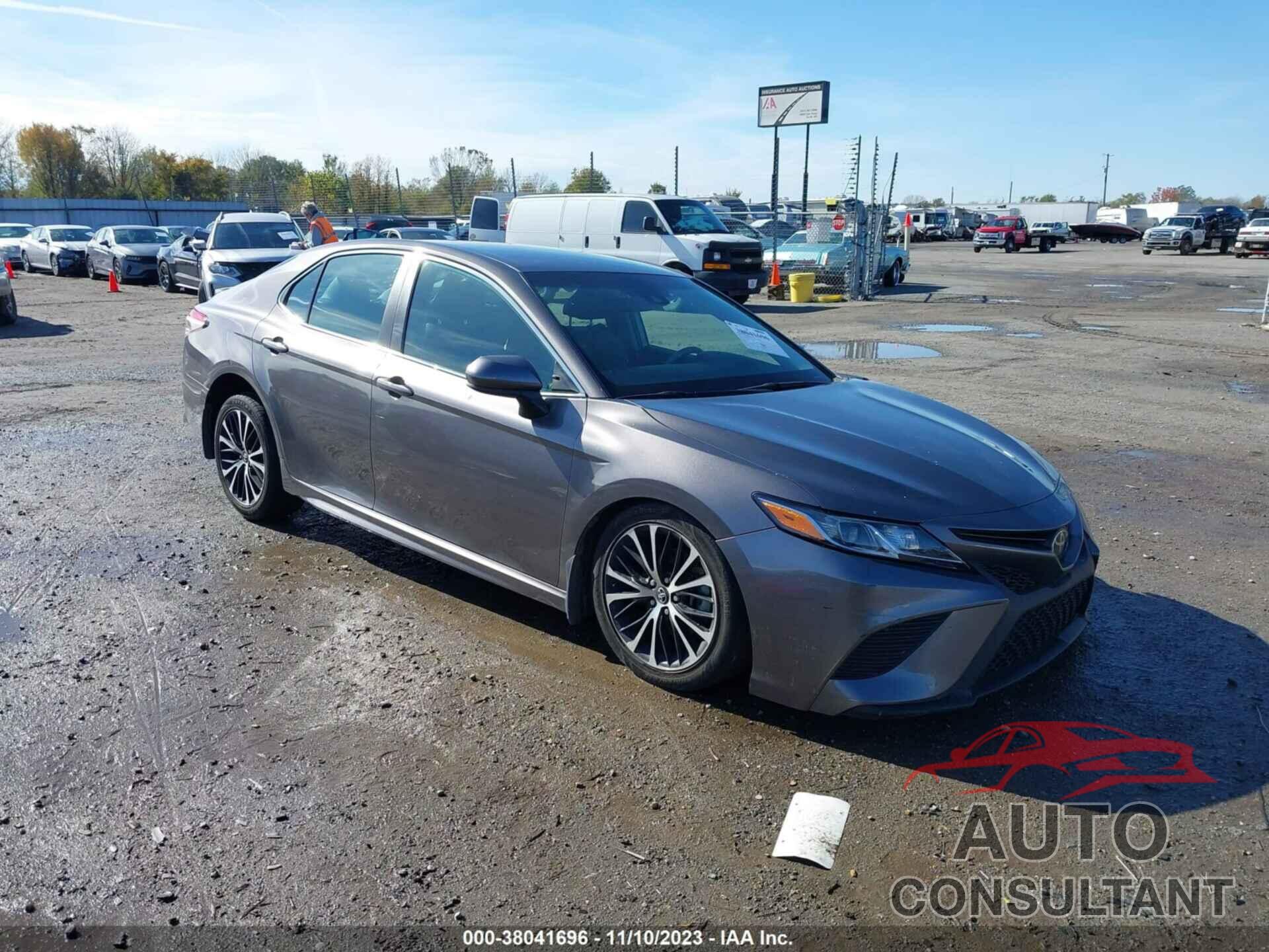 TOYOTA CAMRY 2018 - 4T1B11HK8JU547864