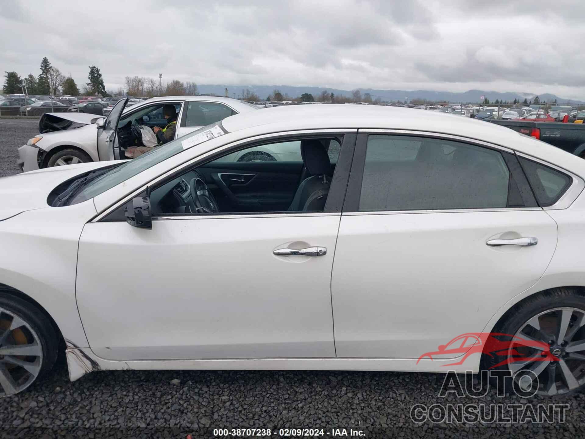 NISSAN ALTIMA 2017 - 1N4AL3AP2HC160275