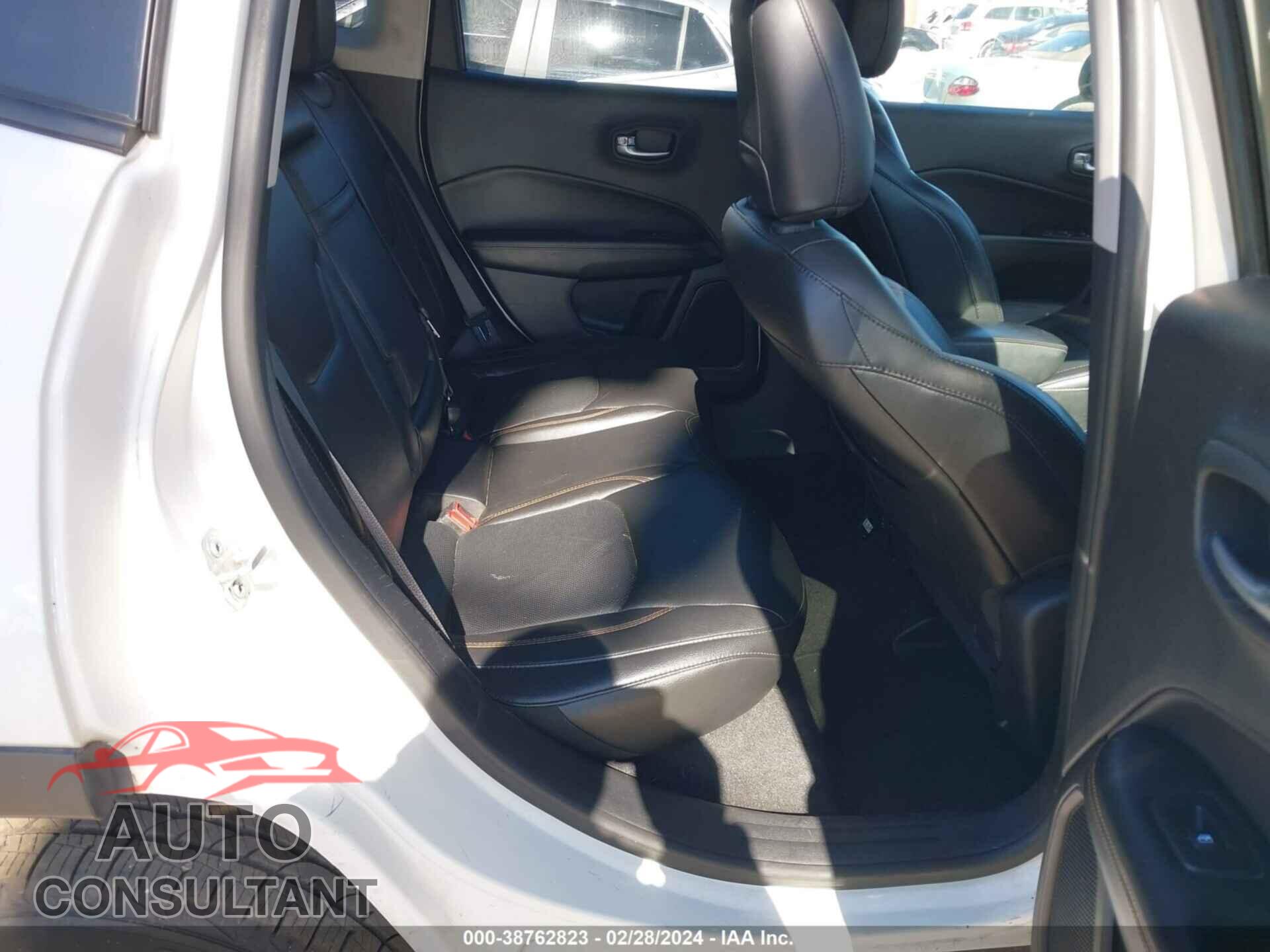 JEEP COMPASS 2018 - 3C4NJDCB9JT365921