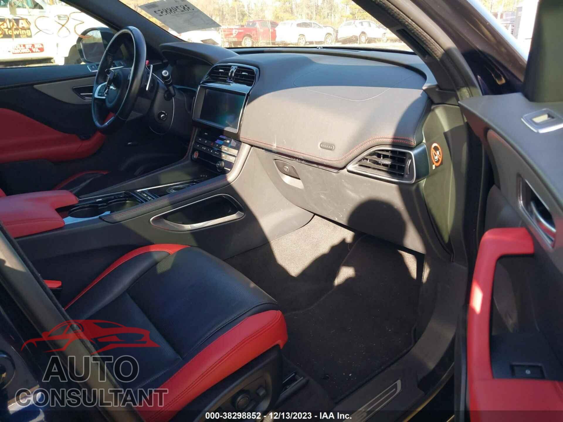 JAGUAR F-PACE 2017 - SADCM2BV7HA080932