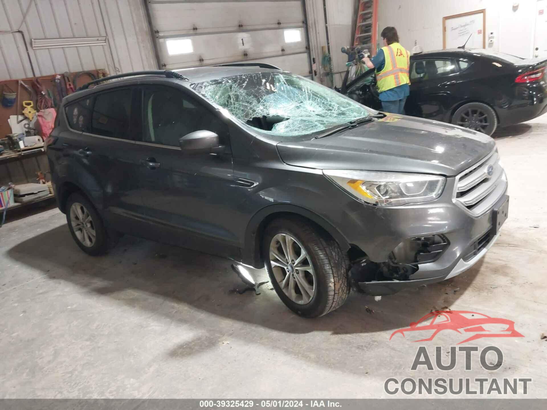 FORD ESCAPE 2017 - 1FMCU0GD6HUC33603