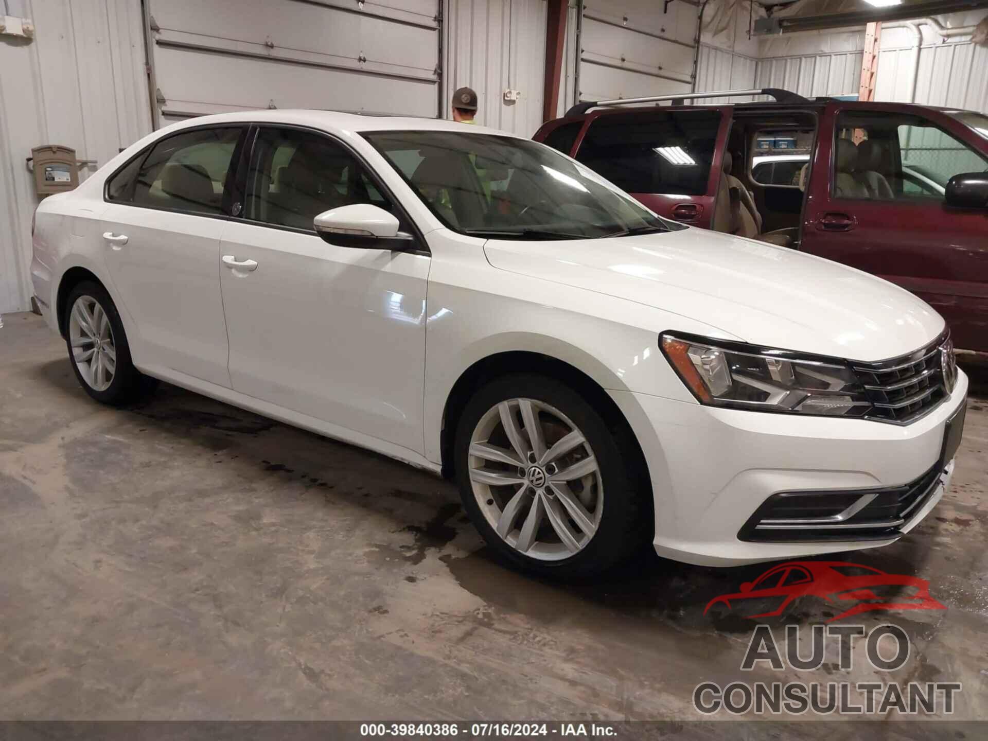 VOLKSWAGEN PASSAT 2019 - 1VWLA7A34KC001887