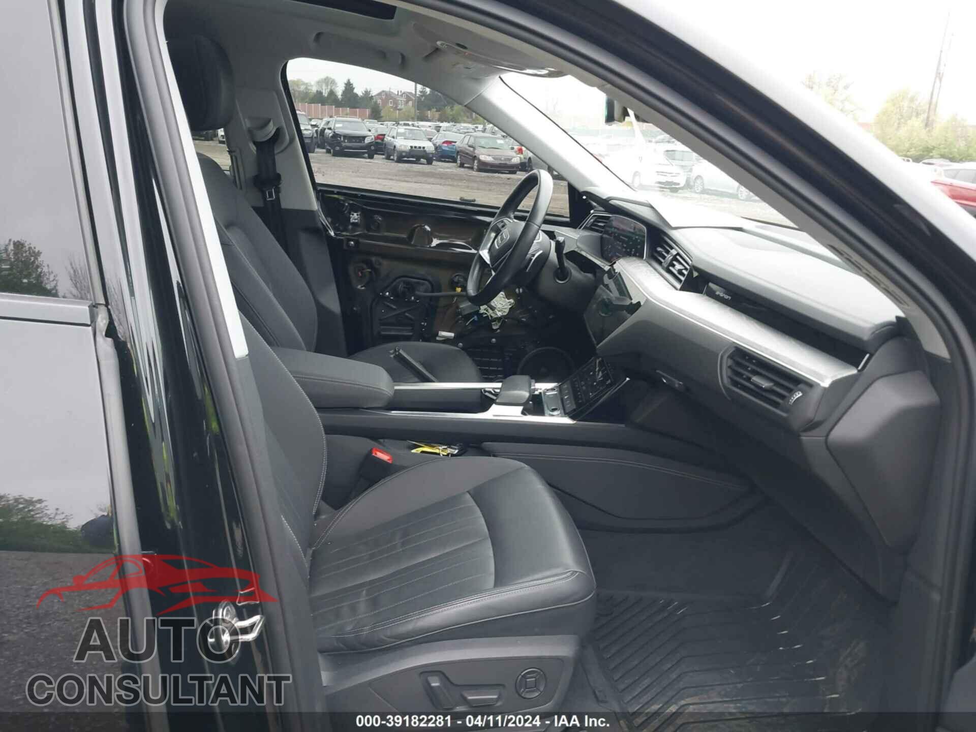 AUDI E-TRON 2021 - WA1AAAGE4MB019535