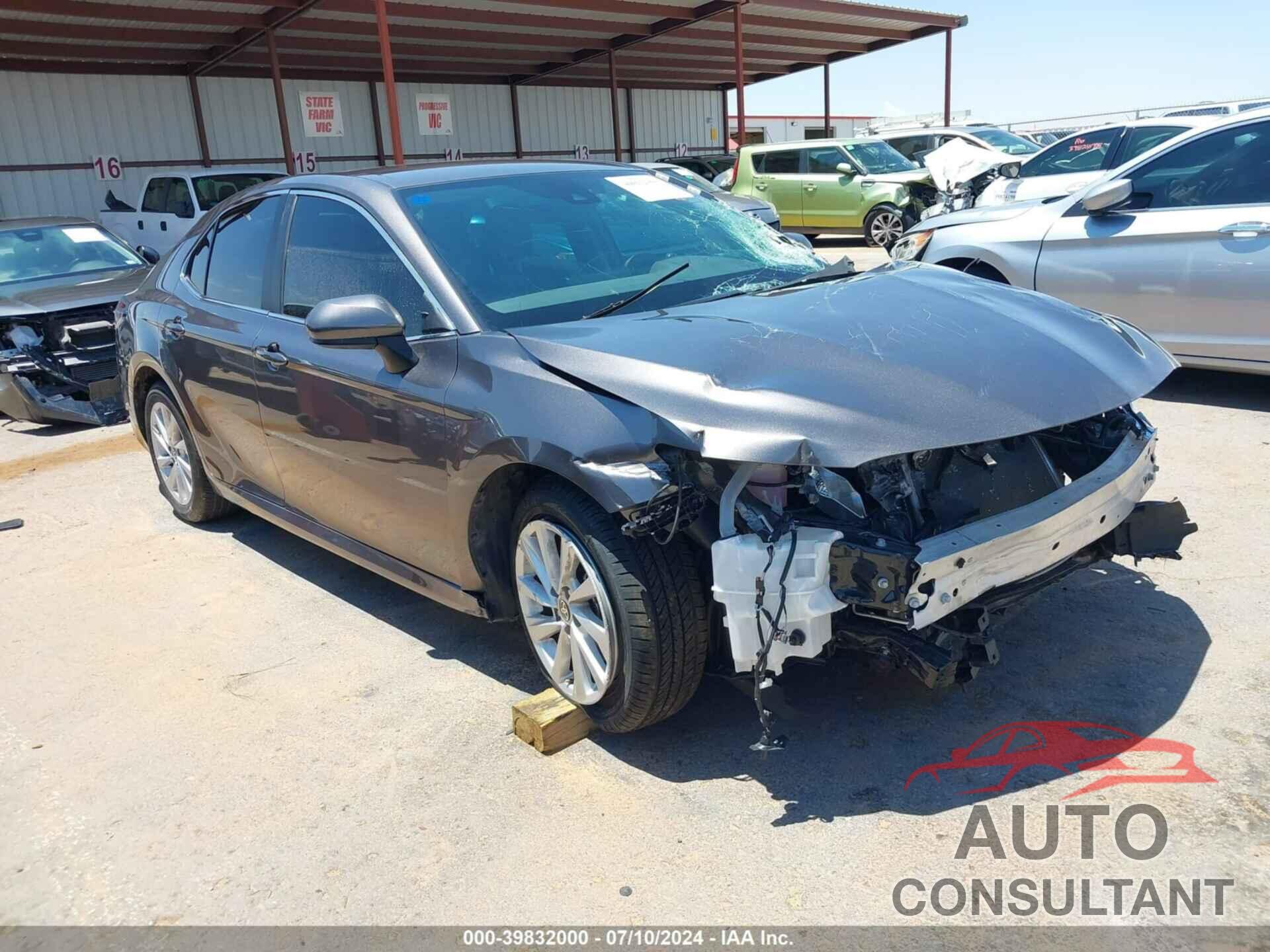 TOYOTA CAMRY 2022 - 4T1C11AK2NU050684