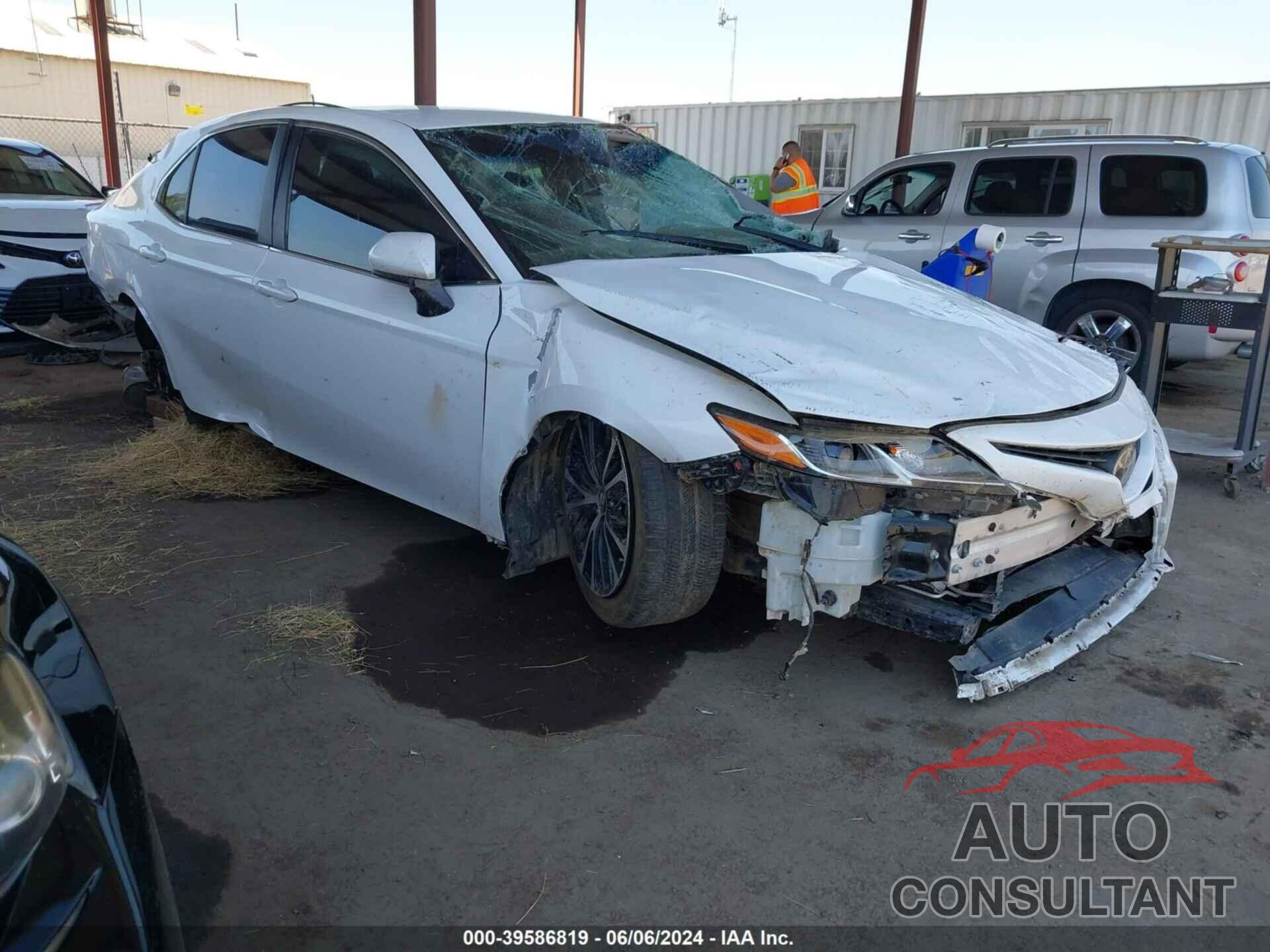 TOYOTA CAMRY 2018 - 4T1B11HK0JU010048