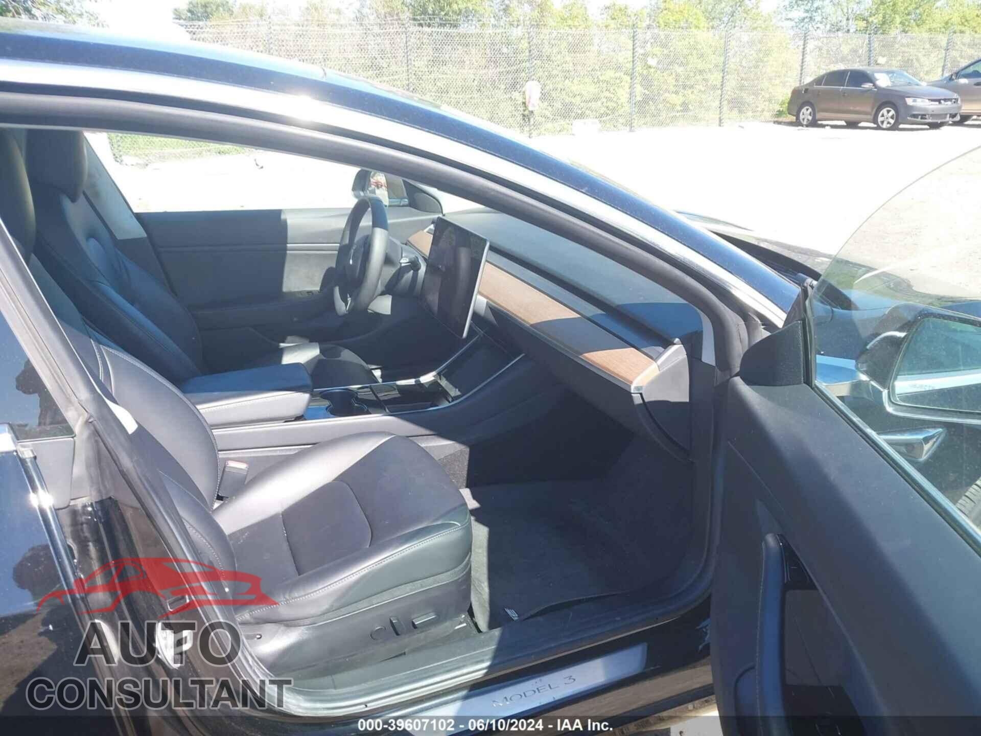 TESLA MODEL 3 2019 - 5YJ3E1EB8KF453401