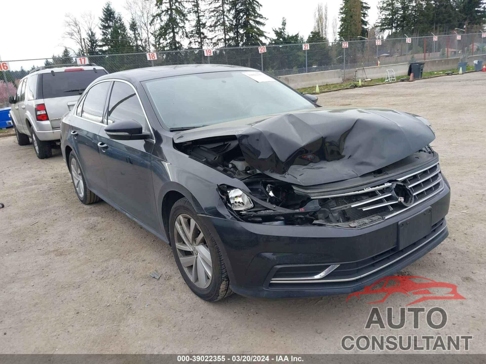 VOLKSWAGEN PASSAT 2018 - 1VWBA7A30JC005008