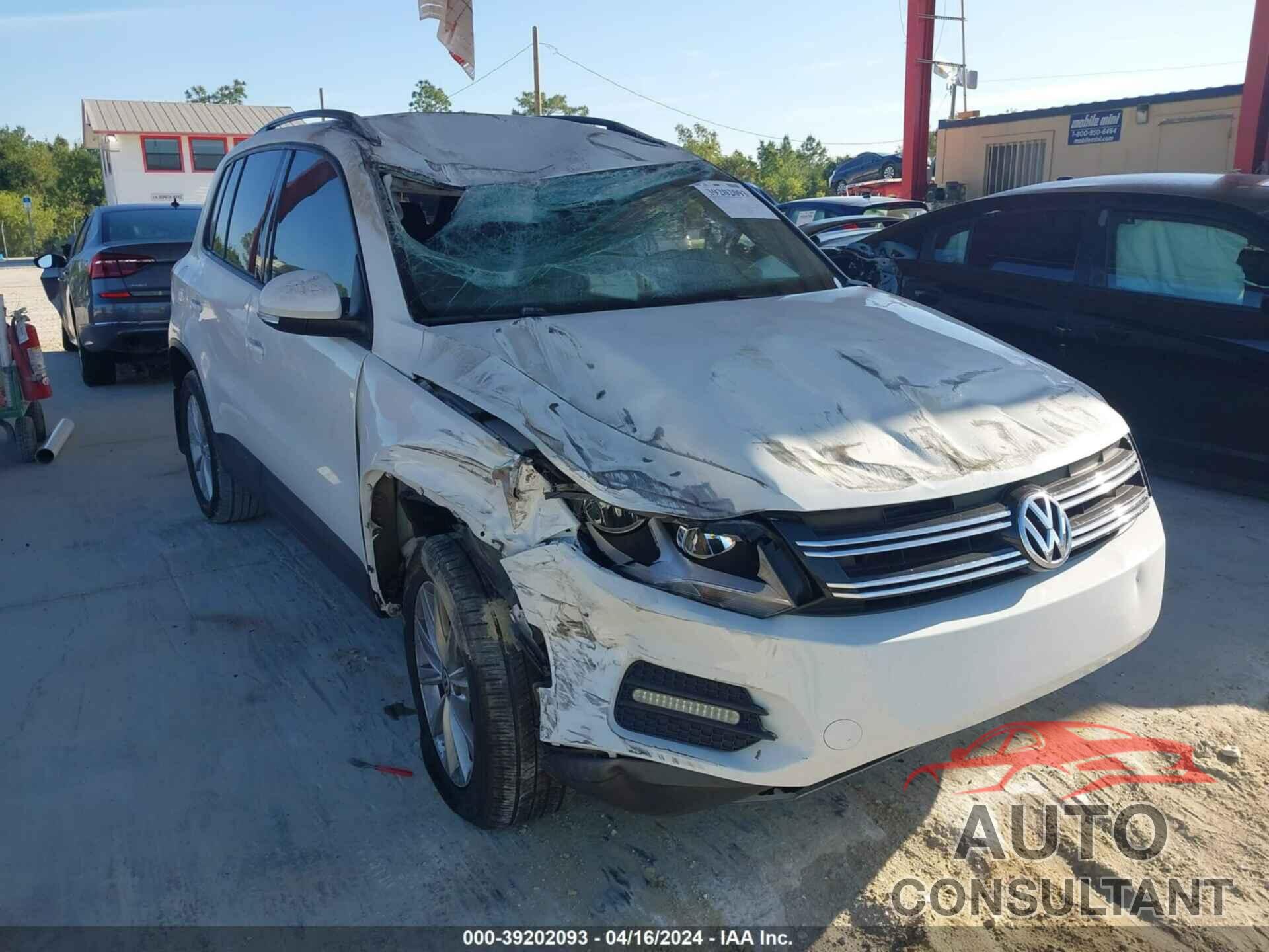 VOLKSWAGEN TIGUAN 2017 - WVGAV7AX1HK044367