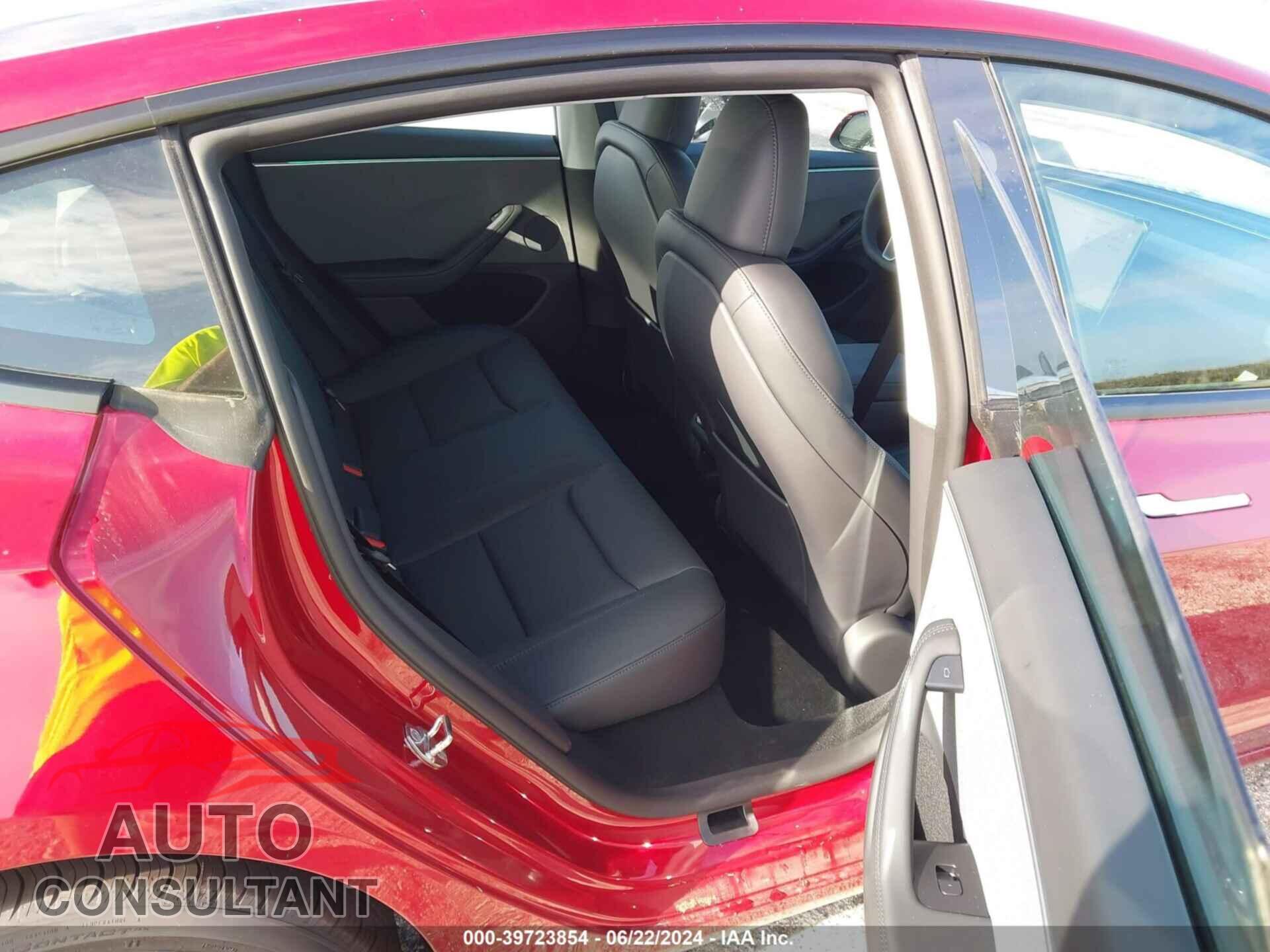 TESLA MODEL 3 2024 - 5YJ3E1EA0RF760823