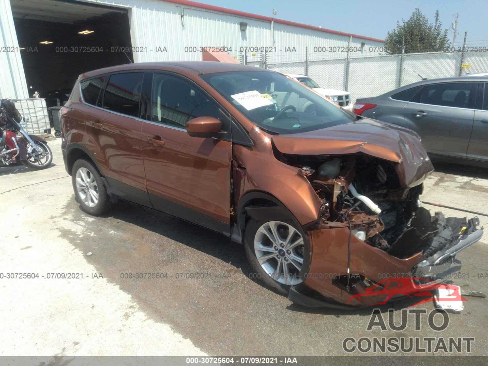 FORD ESCAPE 2017 - 1FMCU0GD8HUA77256