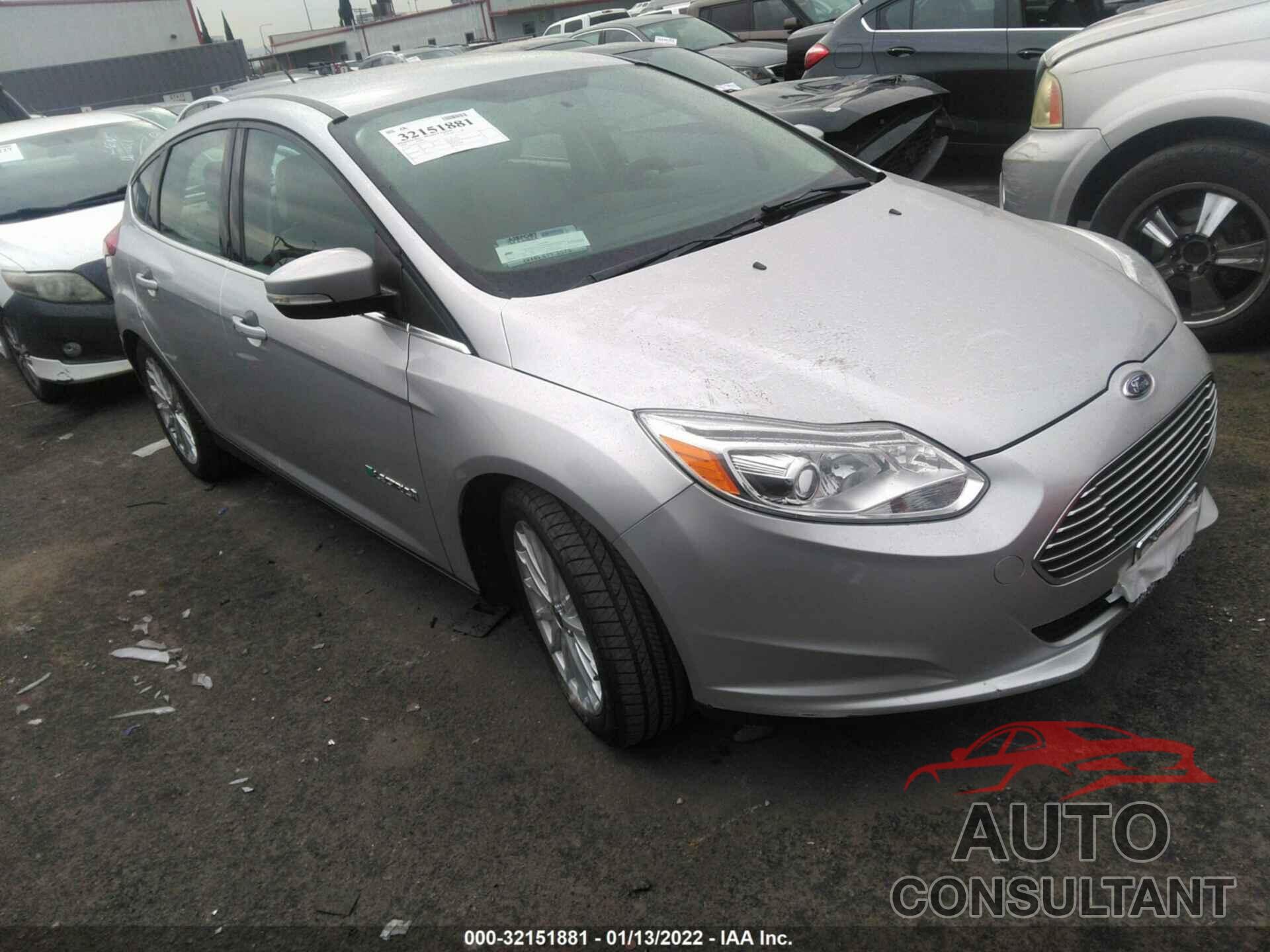 FORD FOCUS 2018 - 1FADP3R42JL278506