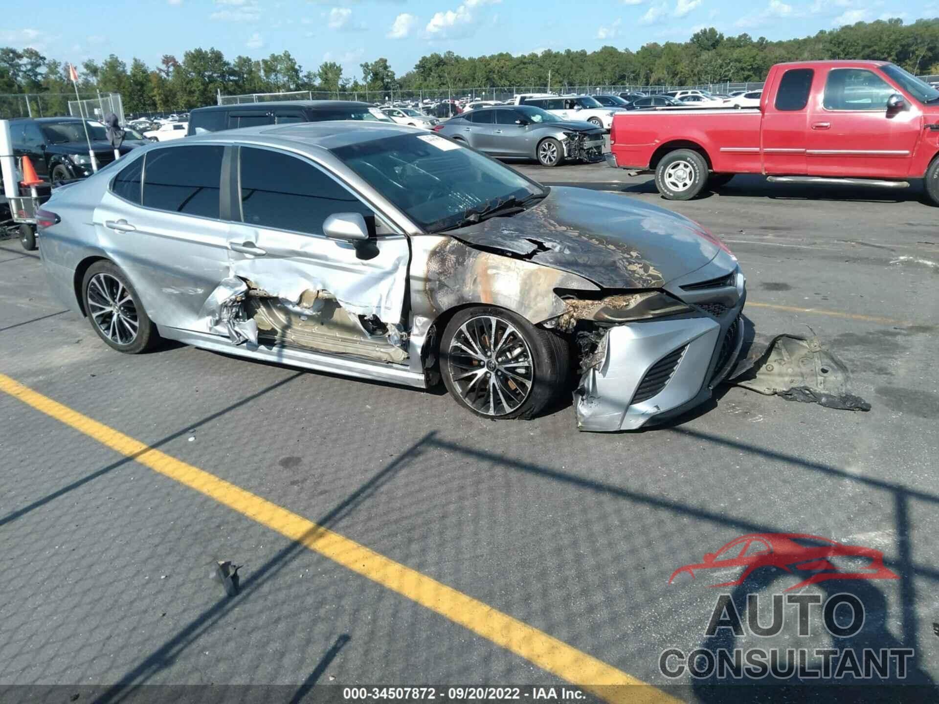 TOYOTA CAMRY 2018 - 4T1B11HK4JU145730