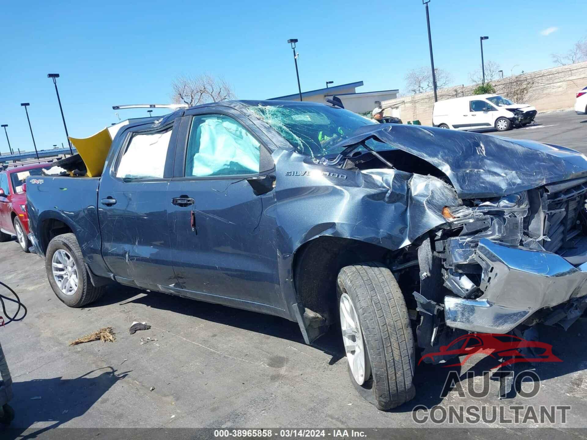 CHEVROLET SILVERADO 1500 2021 - 1GCPYDEK5MZ282341