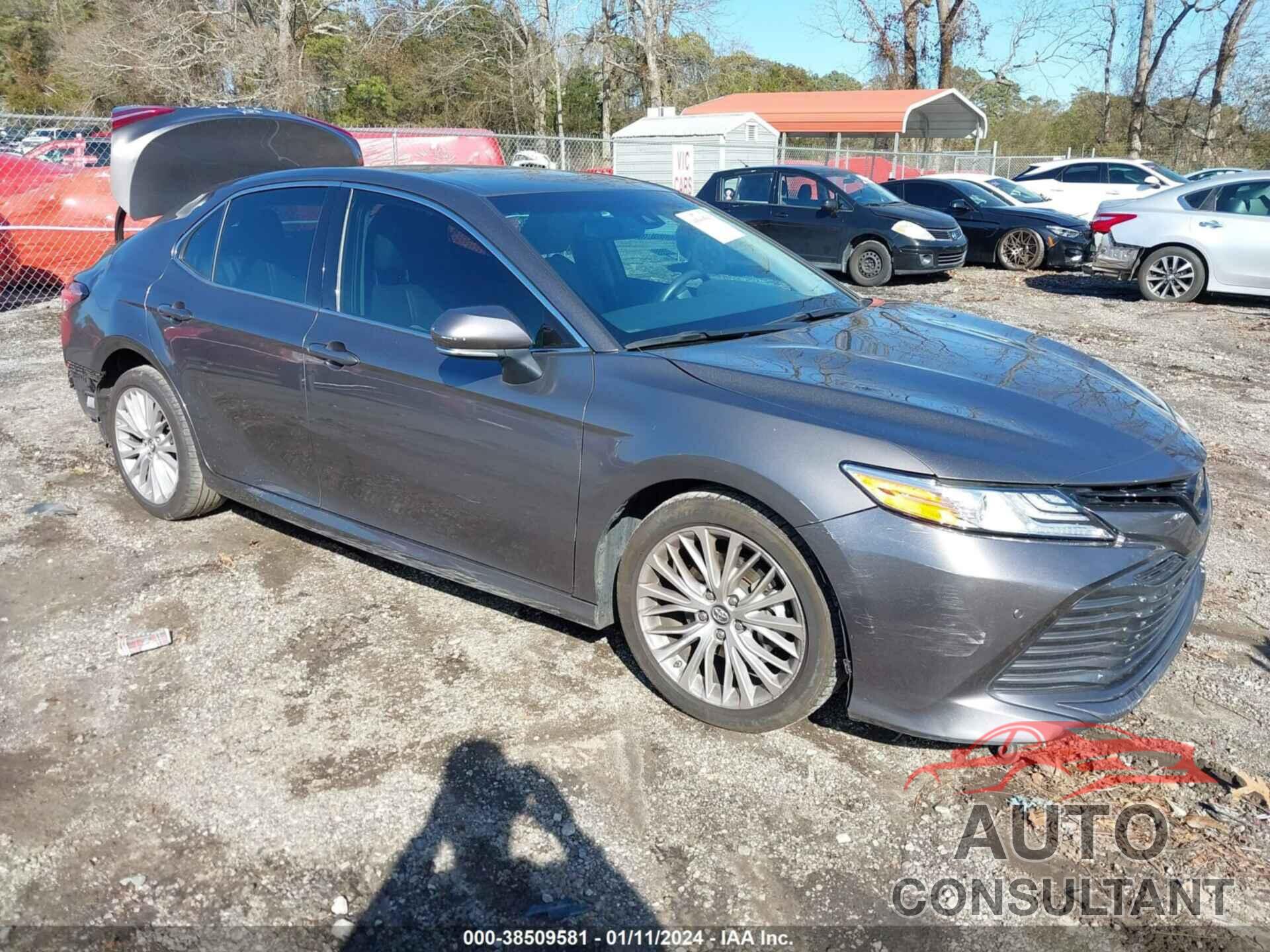 TOYOTA CAMRY 2018 - 4T1B11HK3JU060460