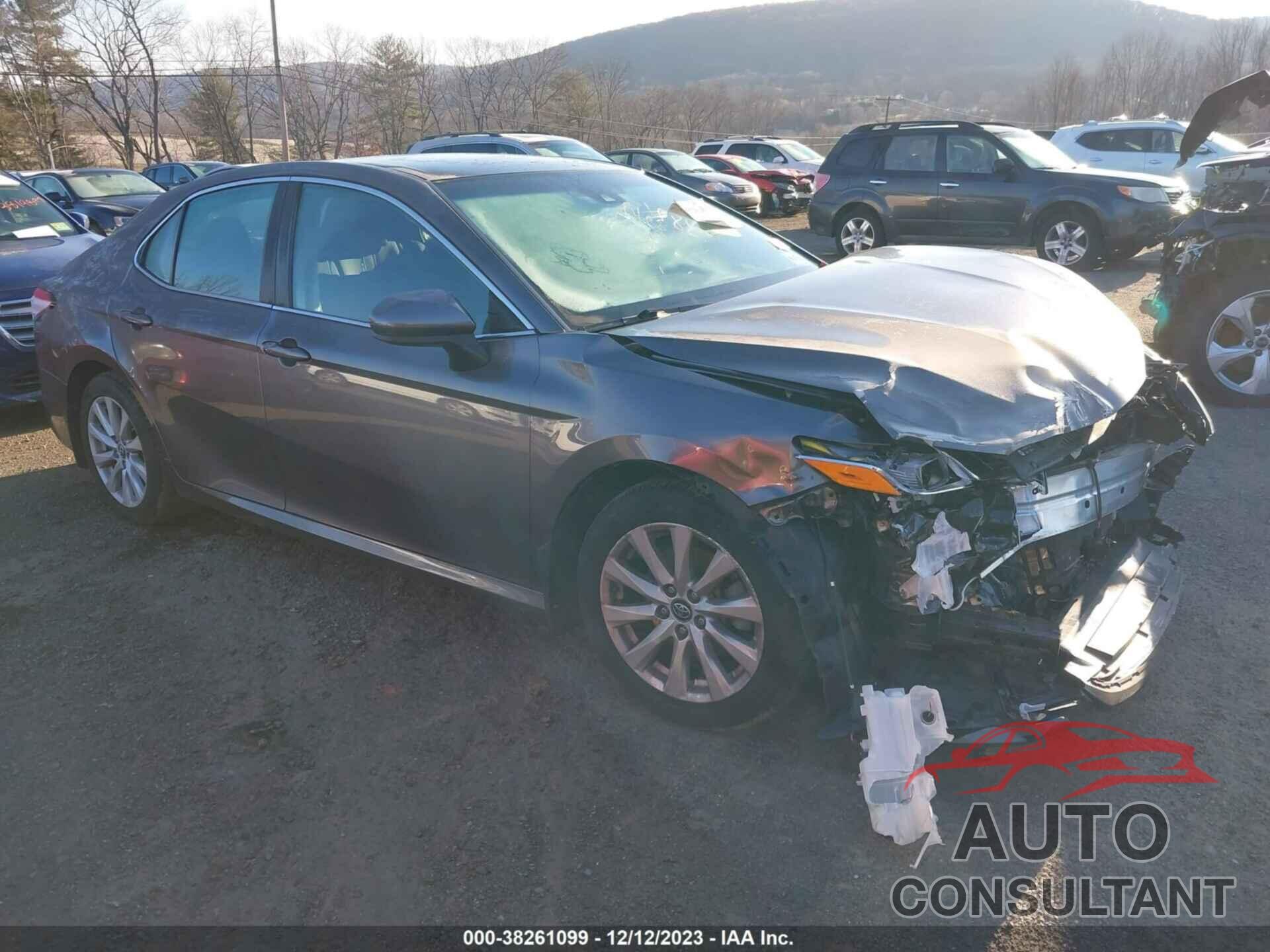 TOYOTA CAMRY 2018 - 4T1B11HK0JU116399
