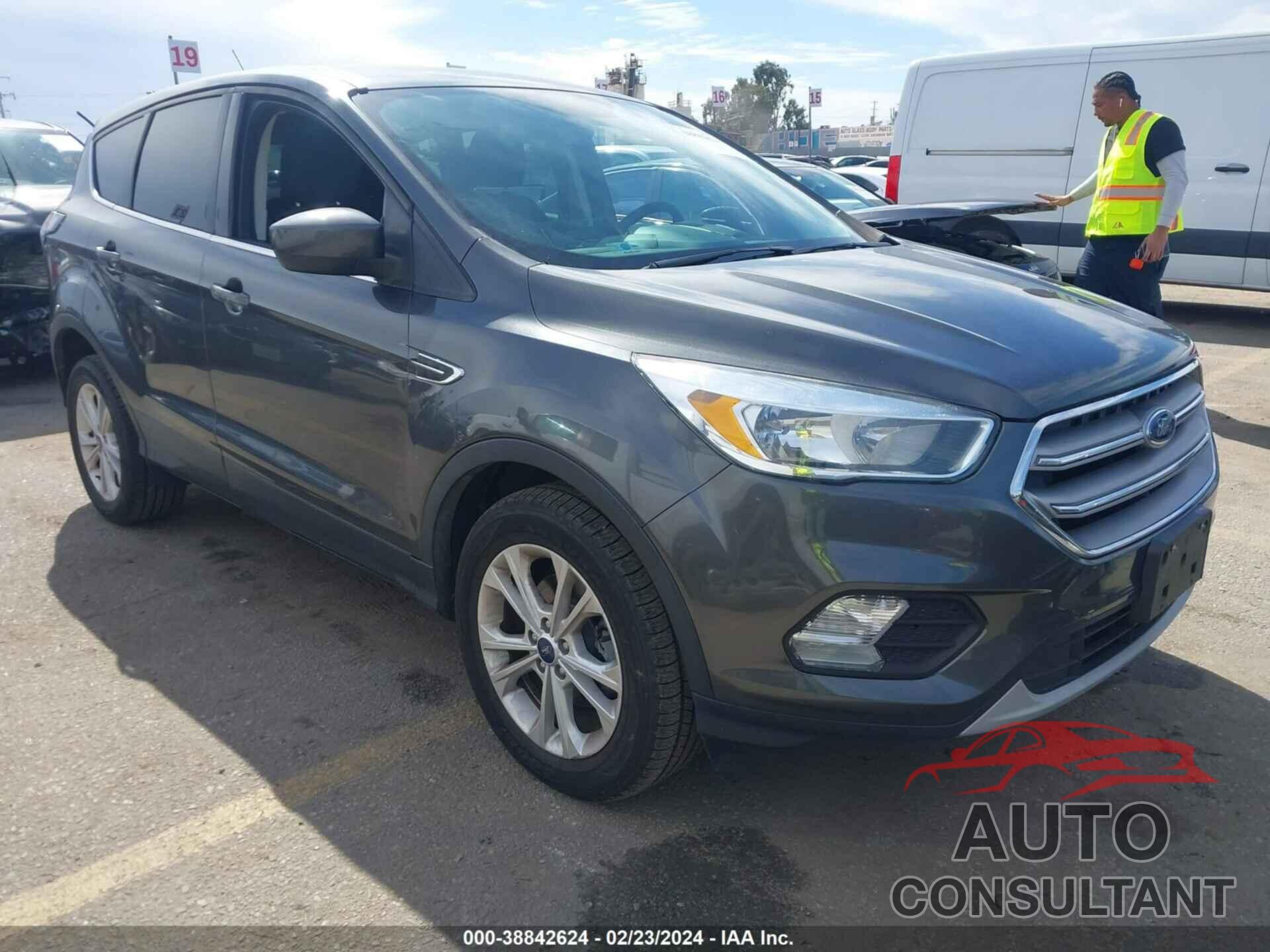 FORD ESCAPE 2017 - 1FMCU0GD1HUD93758