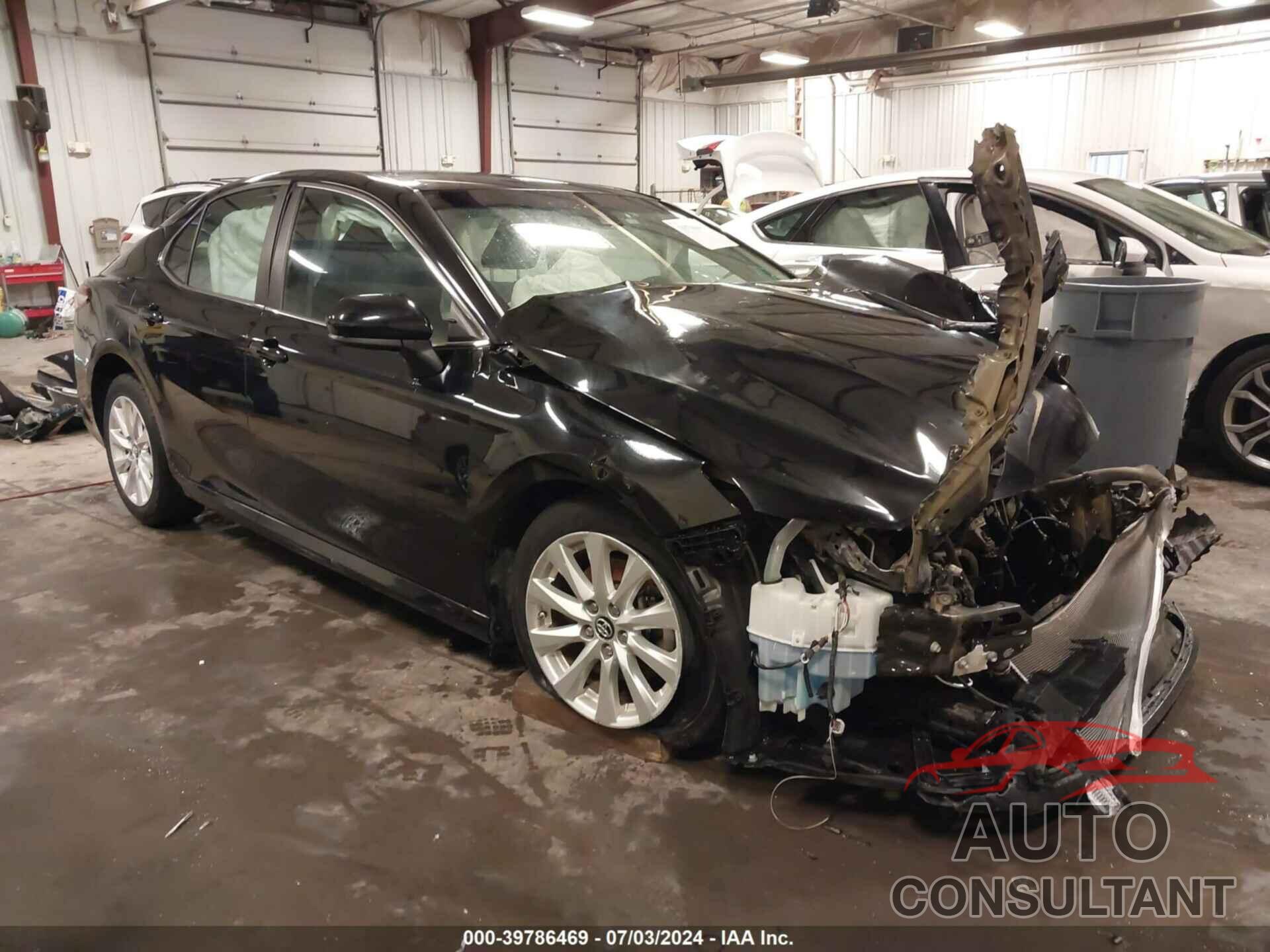 TOYOTA CAMRY 2018 - 4T1B11HK8JU012999