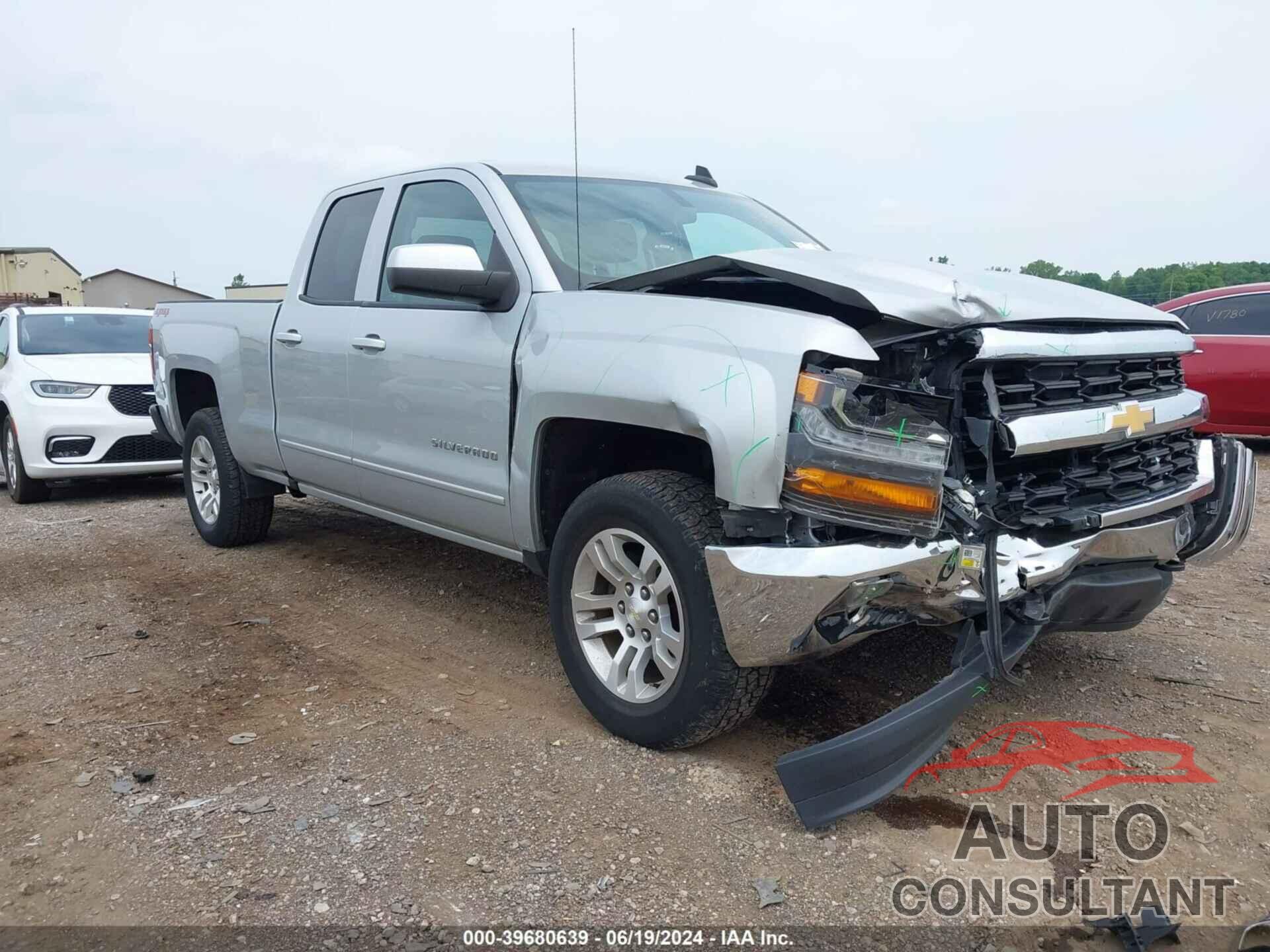 CHEVROLET SILVERADO 1500 2018 - 1GCVKREC8JZ109875