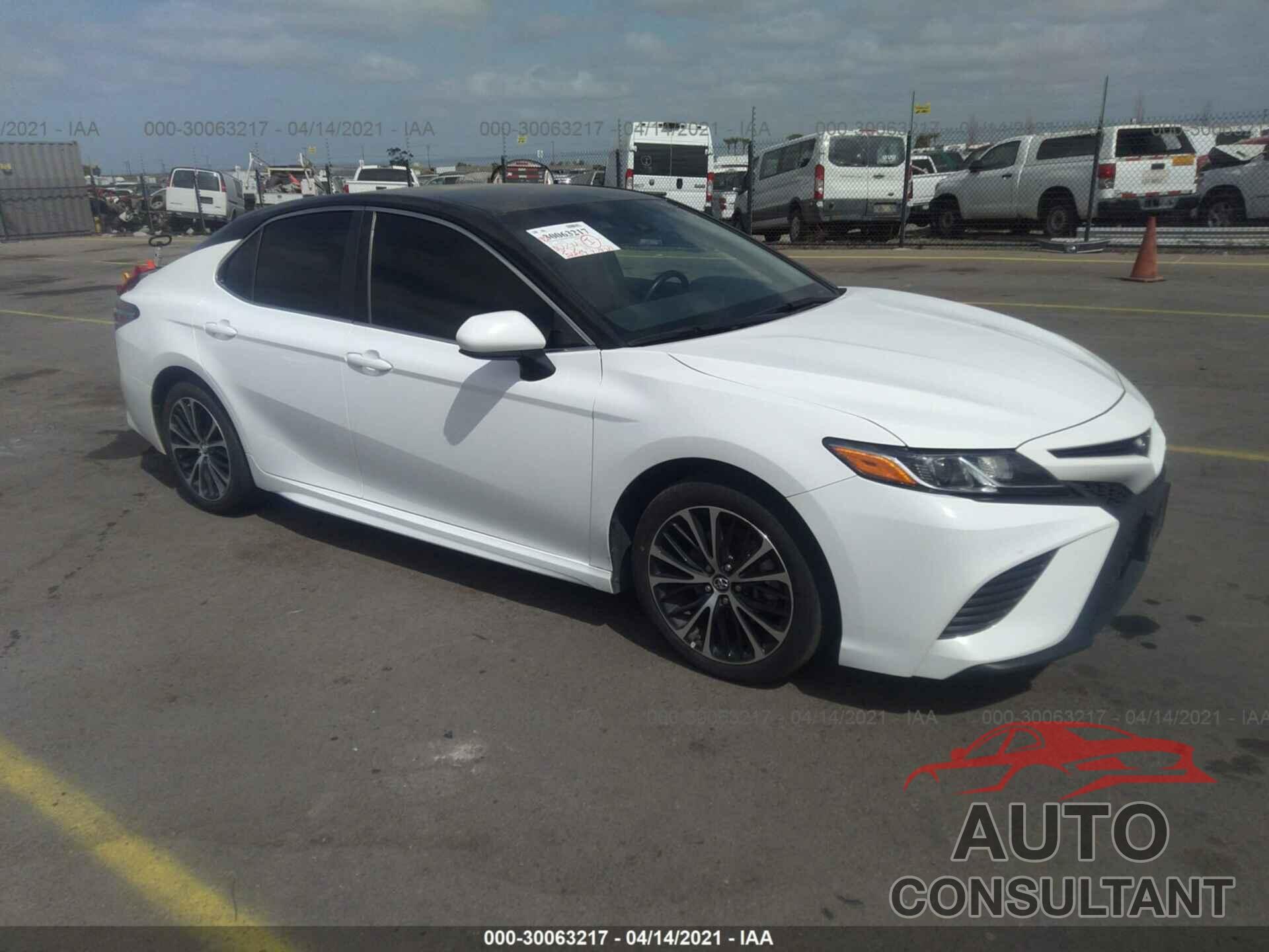 TOYOTA CAMRY 2018 - 4T1B11HK8JU629464
