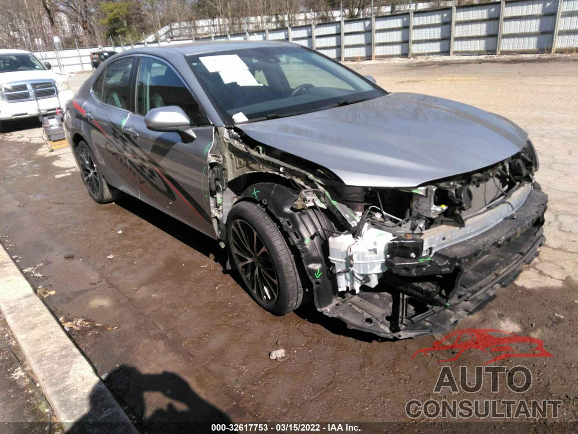 TOYOTA CAMRY 2018 - 4T1B11HK5JU650613