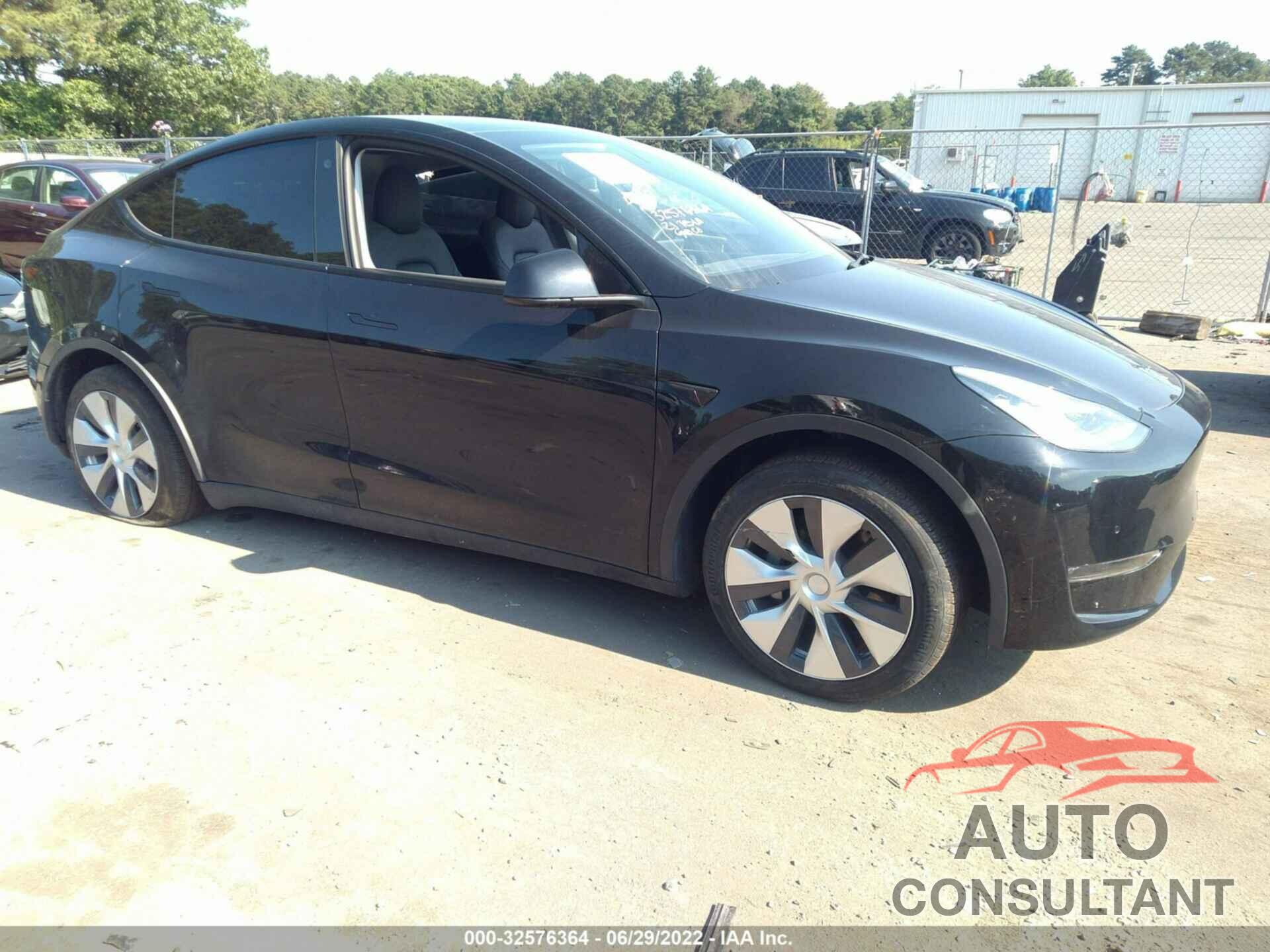 TESLA MODEL Y 2021 - 5YJYGDEE4MF139288
