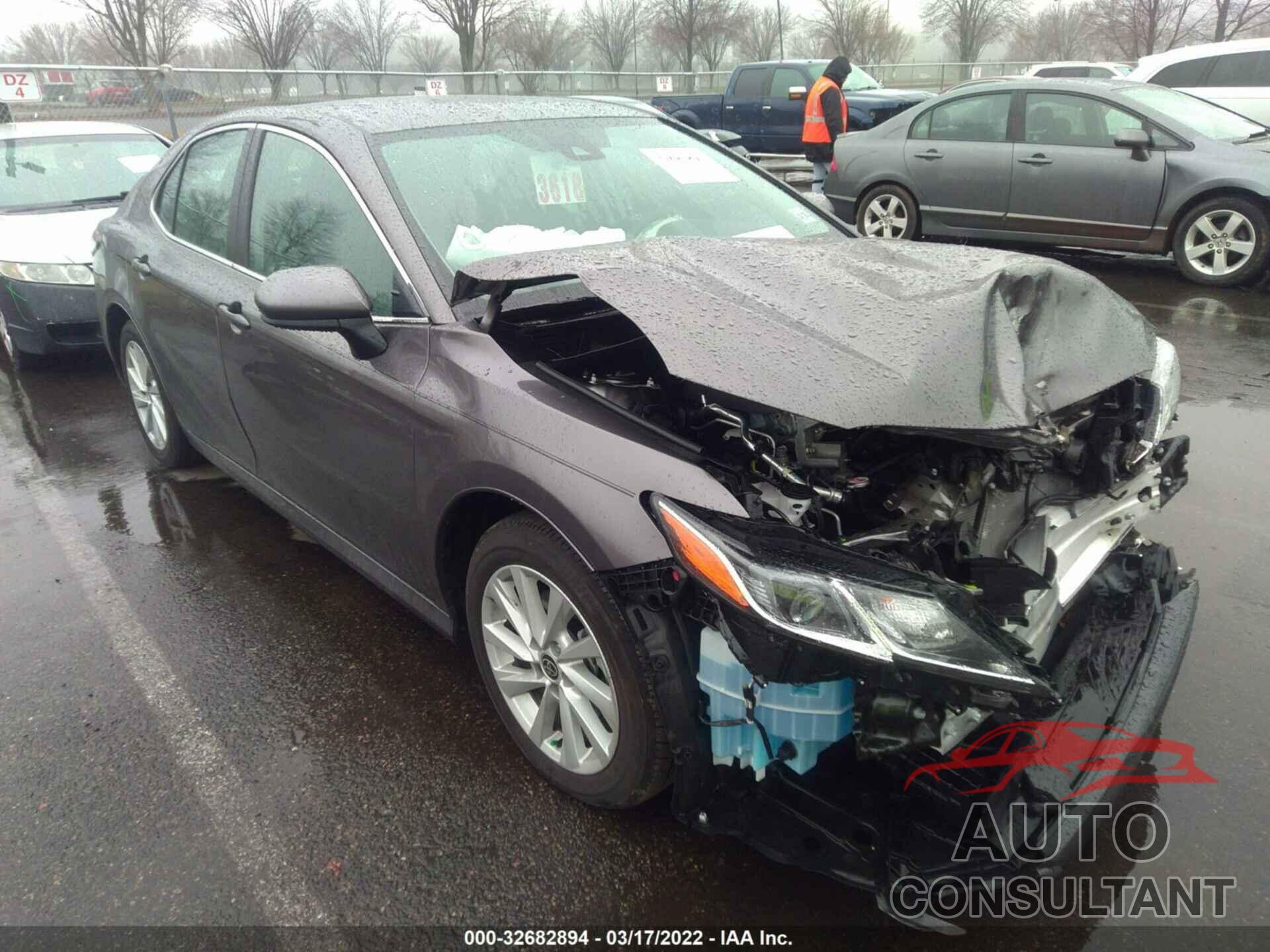 TOYOTA CAMRY 2022 - 4T1C11AK1NU646420