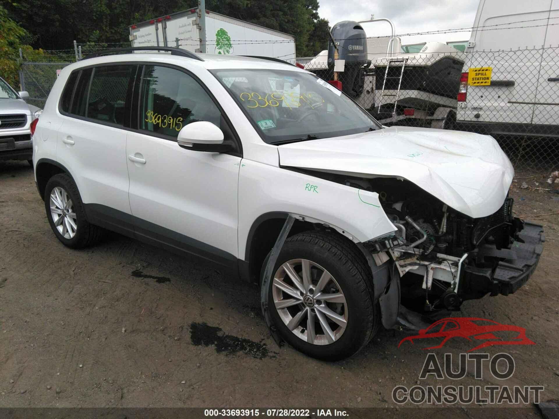 VOLKSWAGEN TIGUAN LIMITED 2018 - WVGBV7AX1JK002758