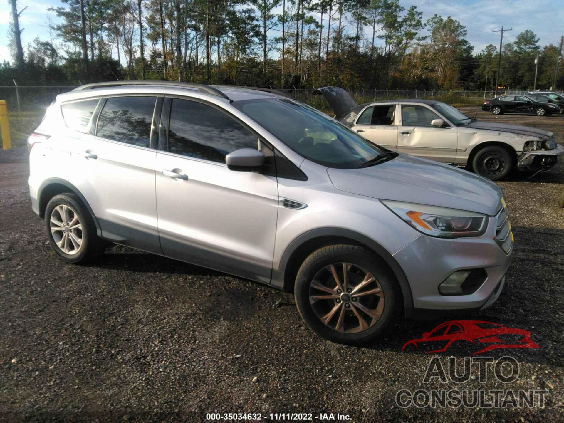 FORD ESCAPE 2017 - 1FMCU0GD8HUB82797