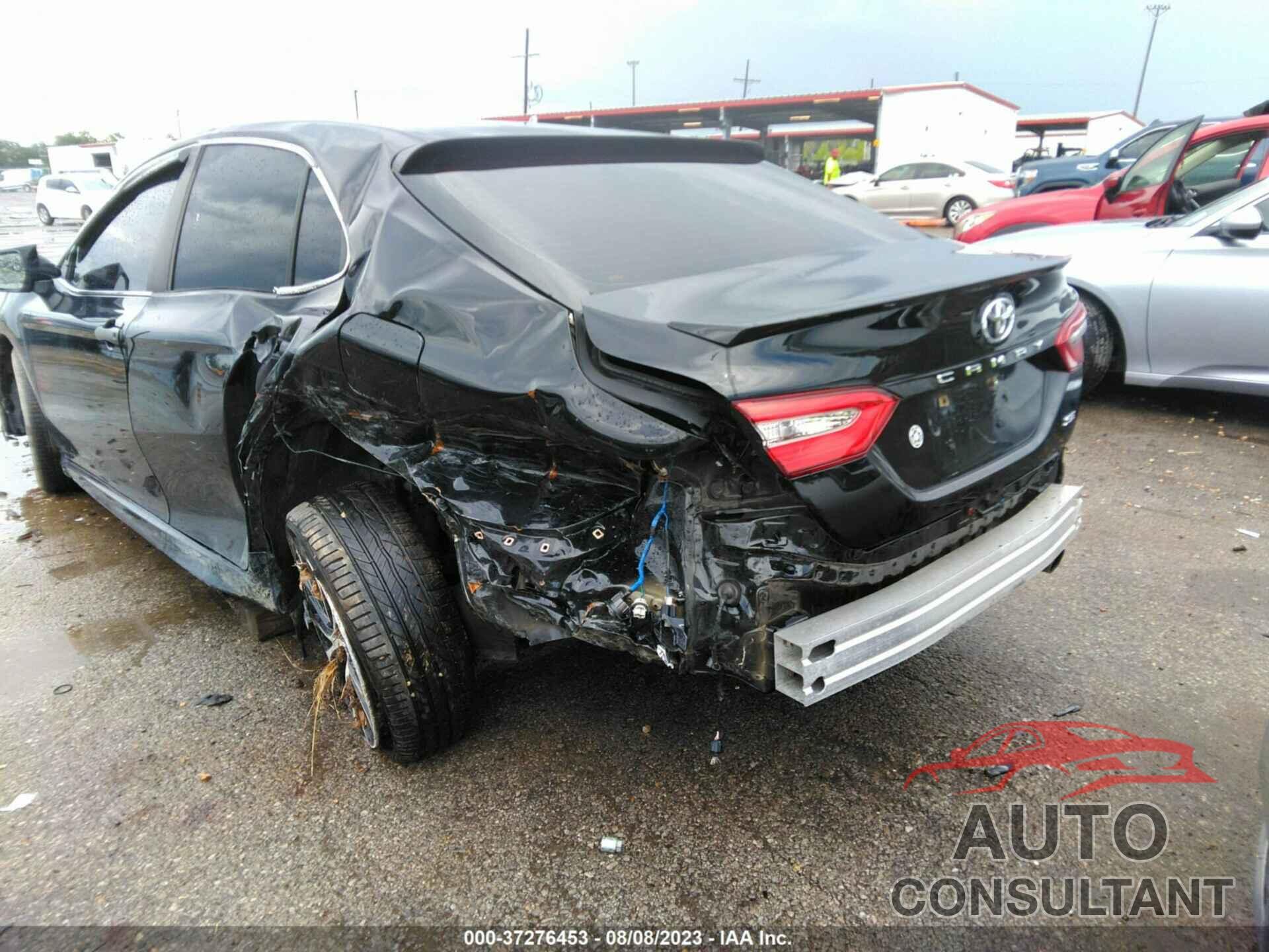 TOYOTA CAMRY 2018 - 4T1B11HK9JU120466