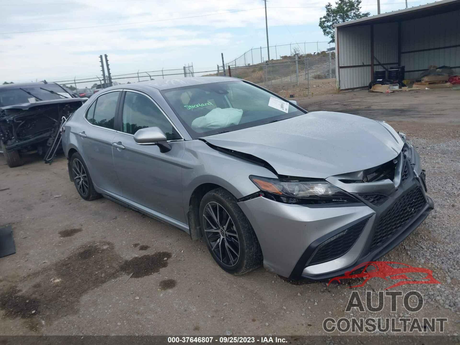 TOYOTA CAMRY 2022 - 4T1G11AK6NU632756