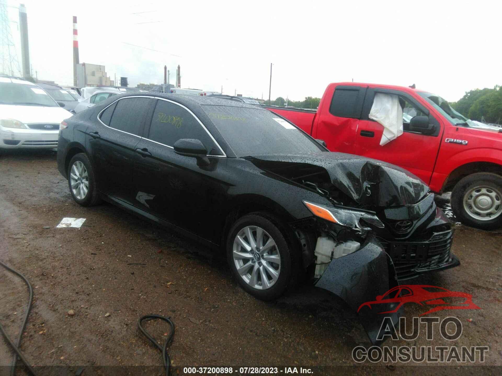TOYOTA CAMRY 2018 - 4T1B11HK2JU030205