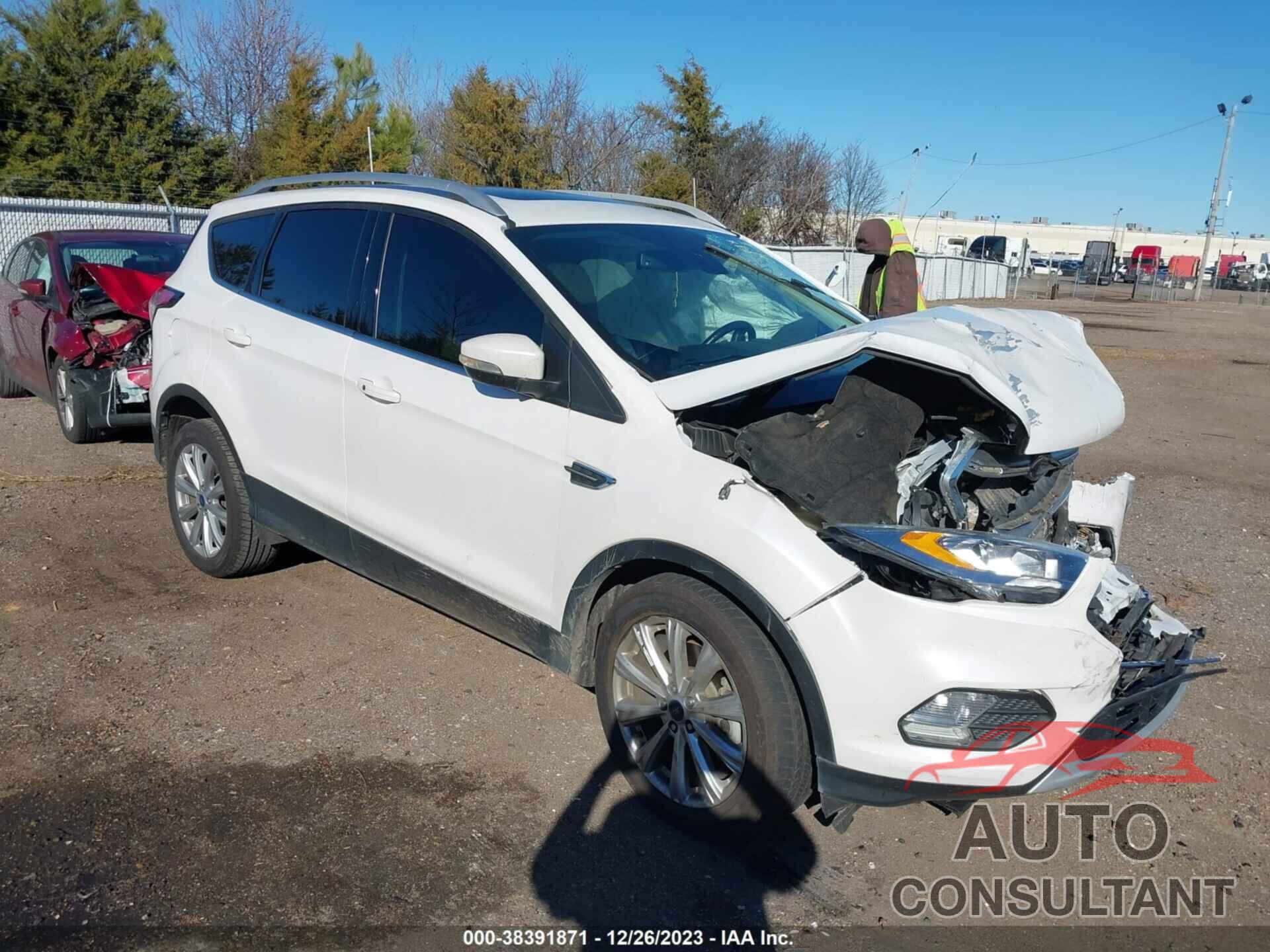 FORD ESCAPE 2017 - 1FMCU0J93HUE01329