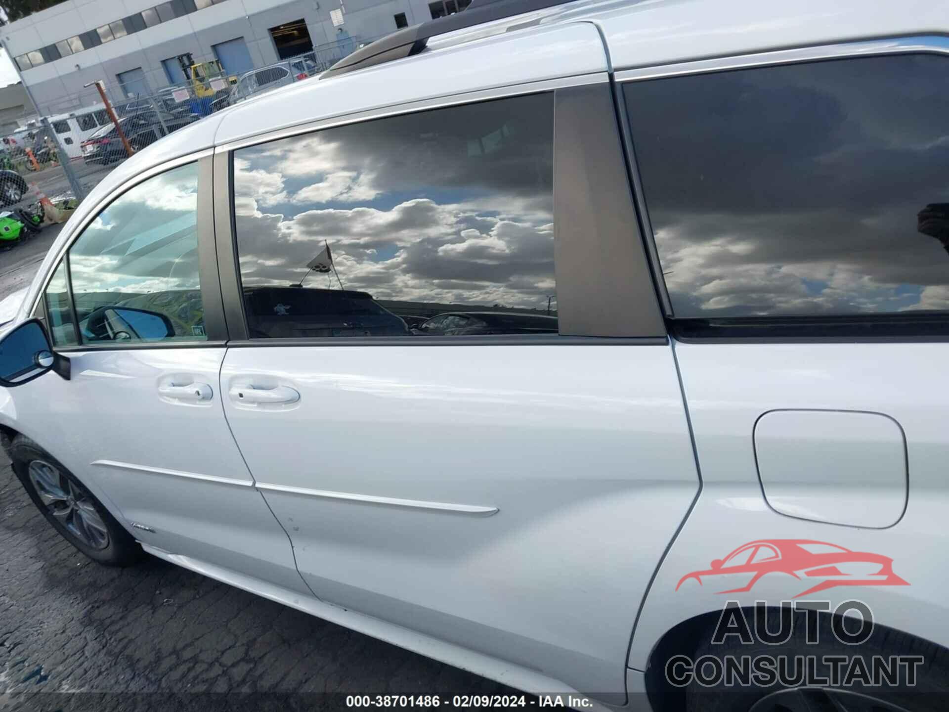 TOYOTA SIENNA 2021 - 5TDBRKEC6MS021337