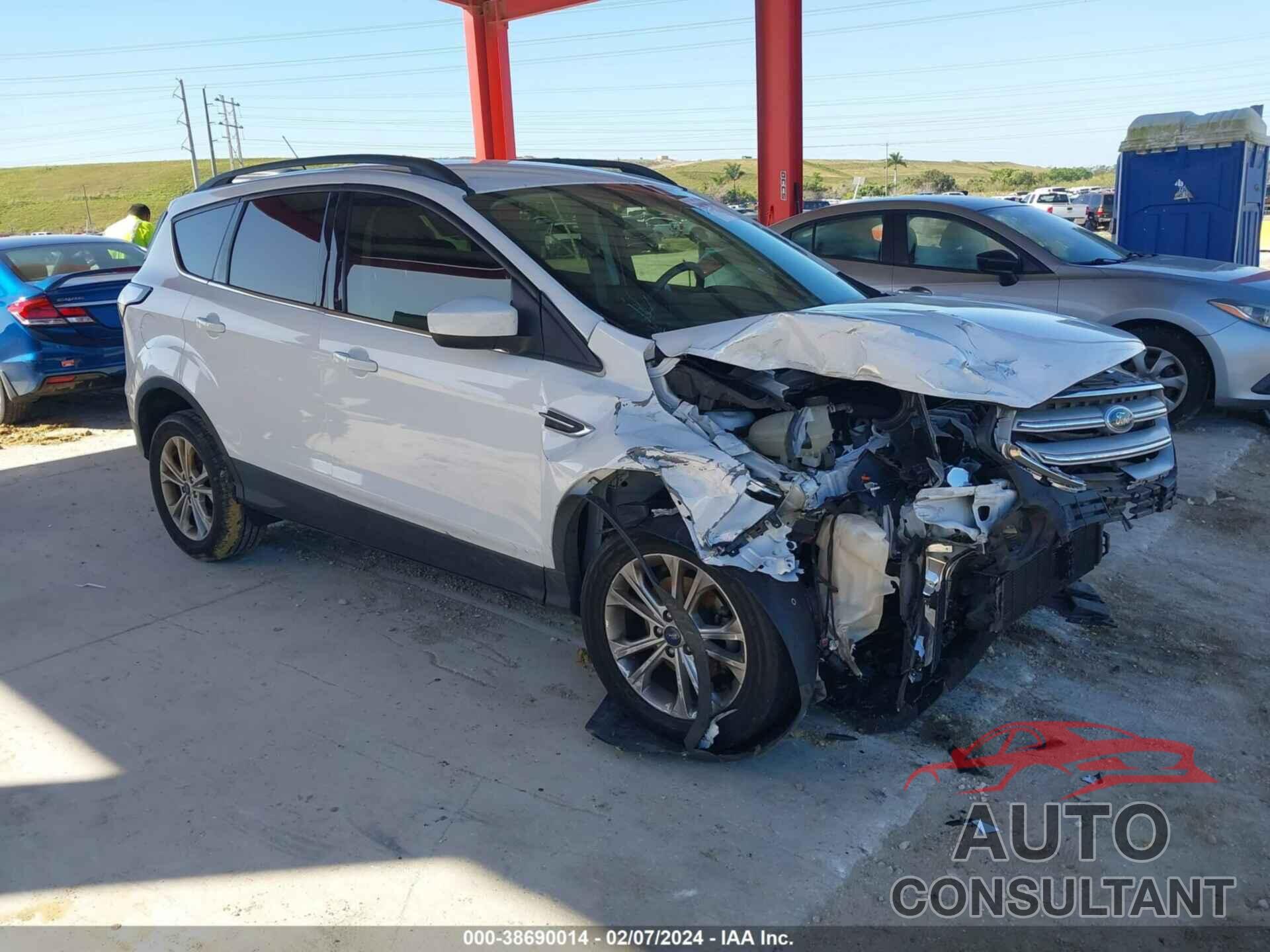 FORD ESCAPE 2018 - 1FMCU0GD6JUA75592