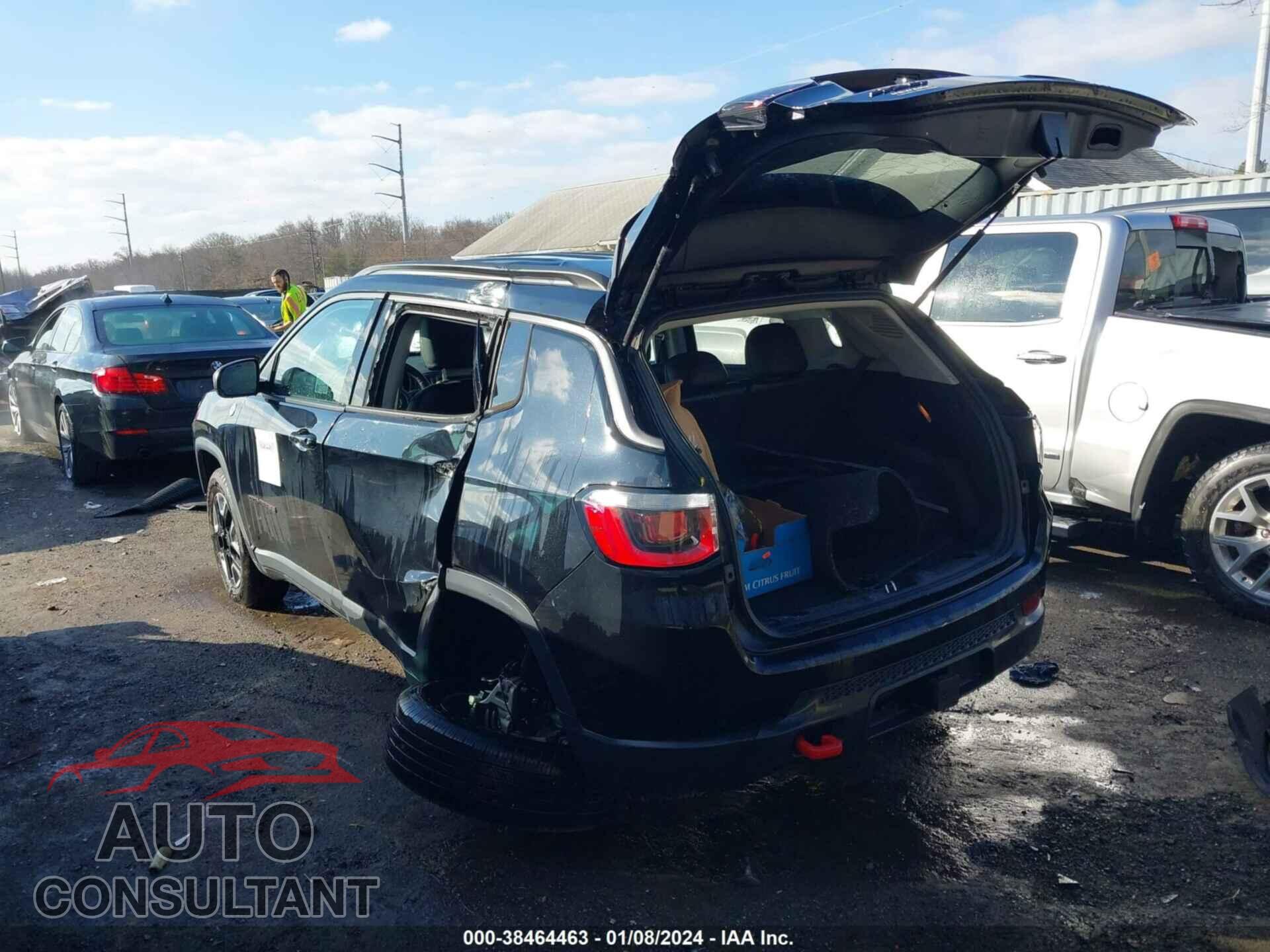 JEEP COMPASS 2018 - 3C4NJDDB4JT130096