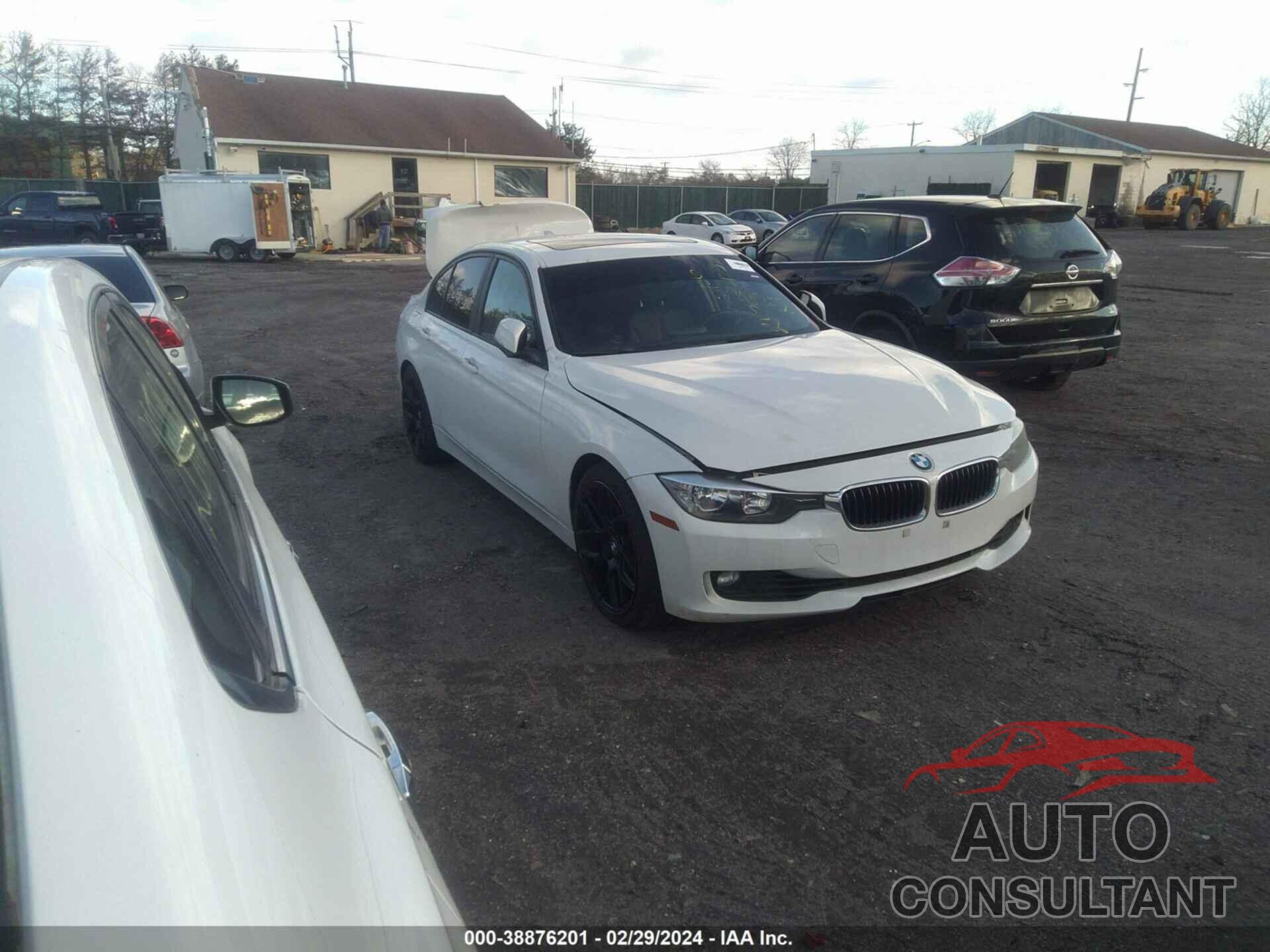 BMW 328I 2013 - WBA3C1G53DNR48880