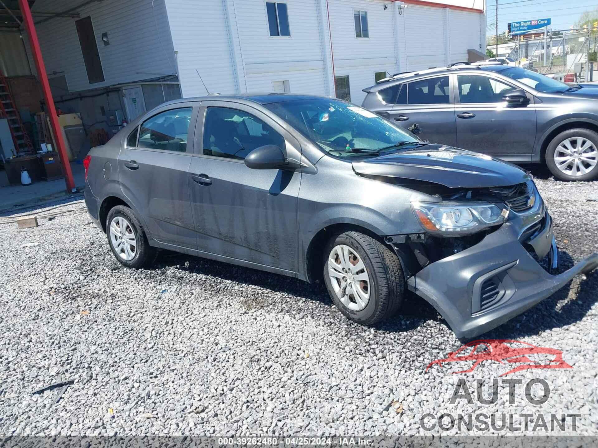 CHEVROLET SONIC 2018 - 1G1JB5SH9J4137195