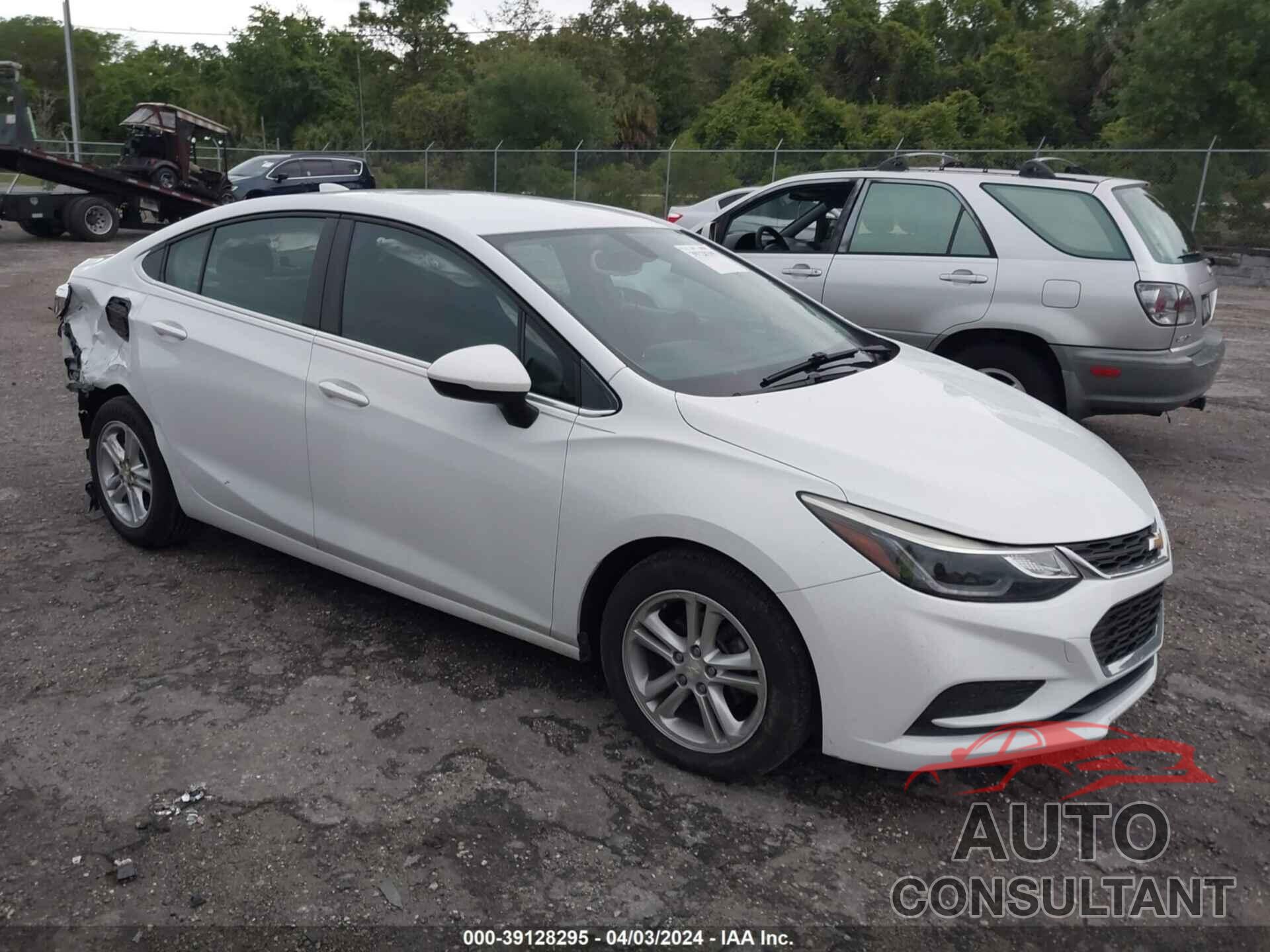 CHEVROLET CRUZE 2018 - 1G1BE5SM2J7114638