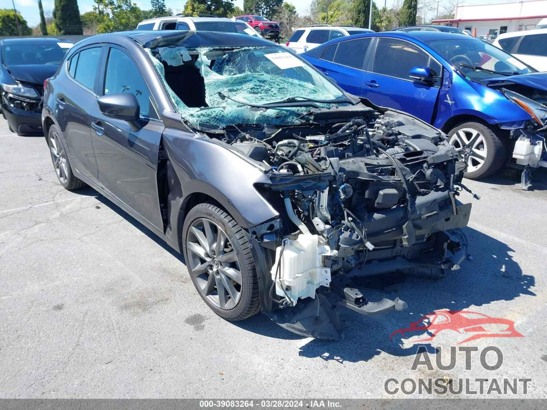 MAZDA MAZDA3 2018 - 3MZBN1L37JM220866