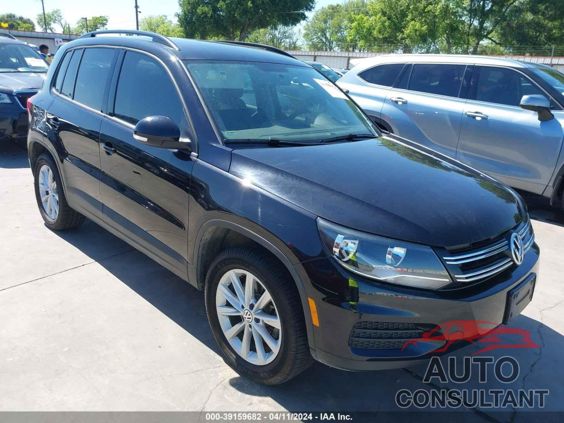 VOLKSWAGEN TIGUAN LIMITED 2018 - WVGBV7AX7JK001338