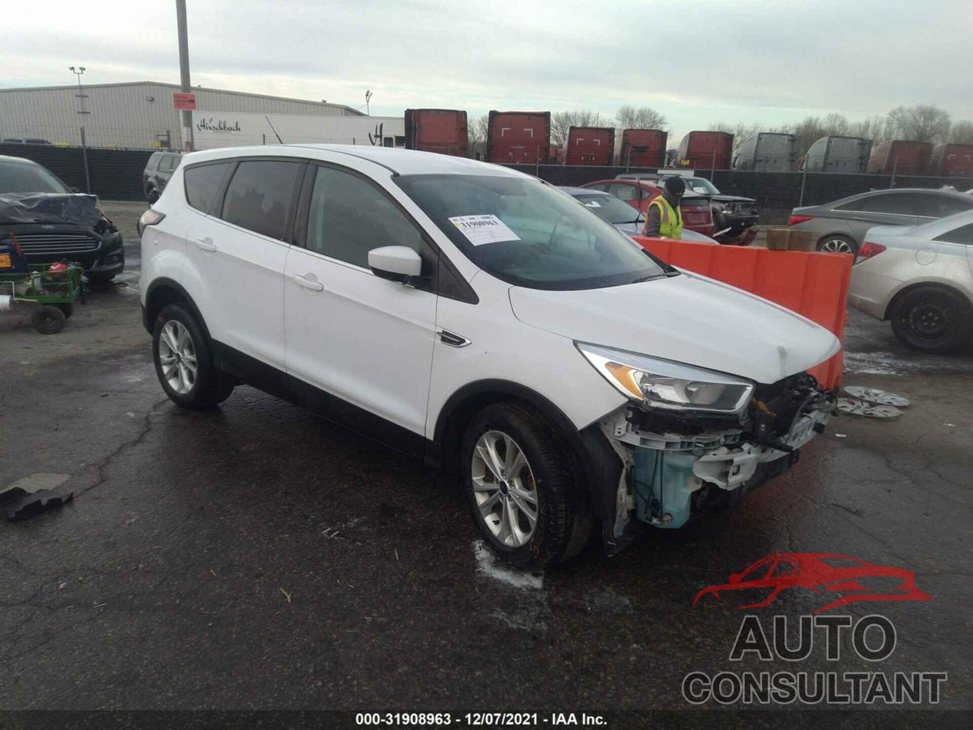 FORD ESCAPE 2017 - 1FMCU0GD8HUA41115