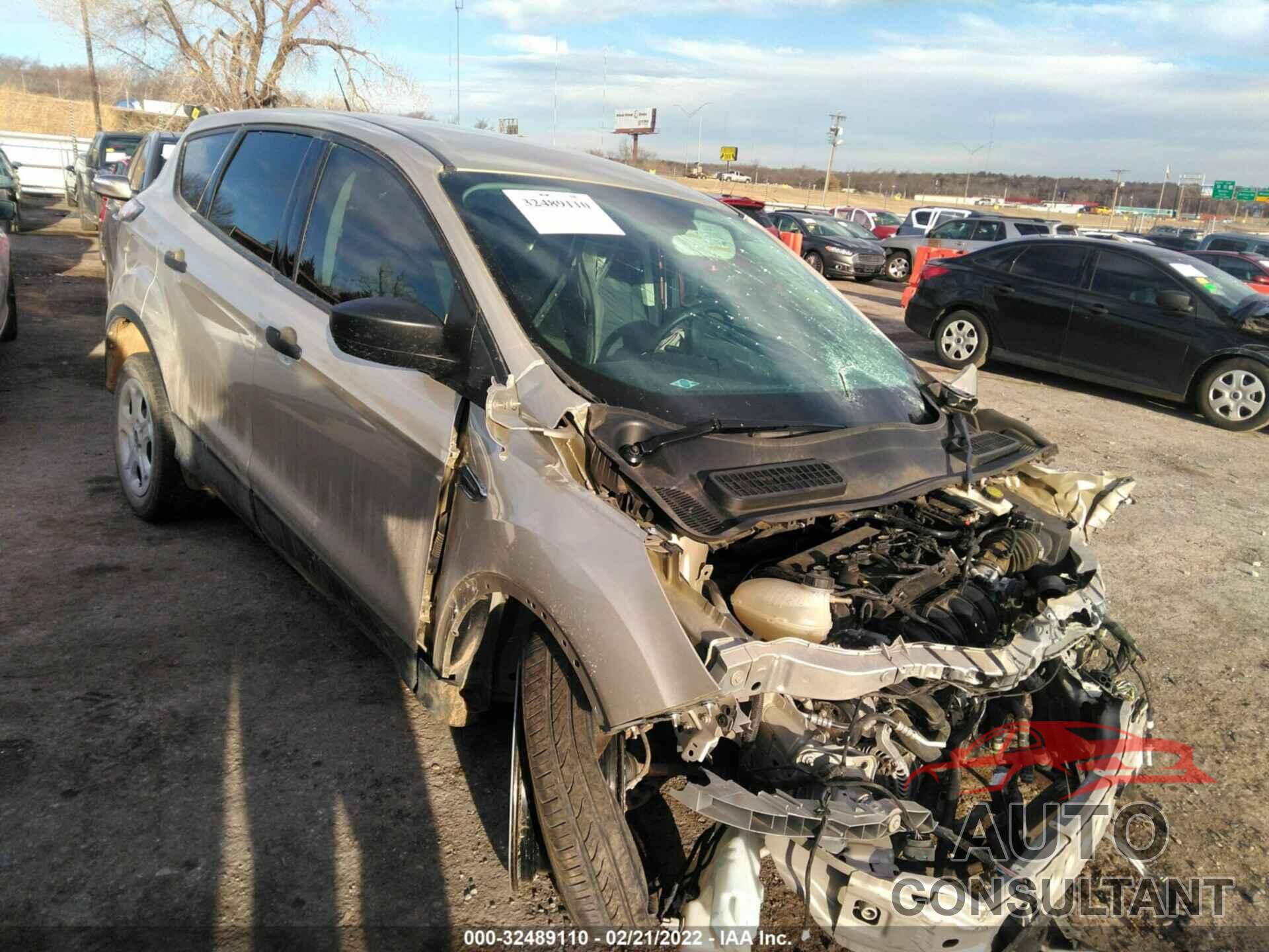 FORD ESCAPE 2017 - 1FMCU0F71HUA93567