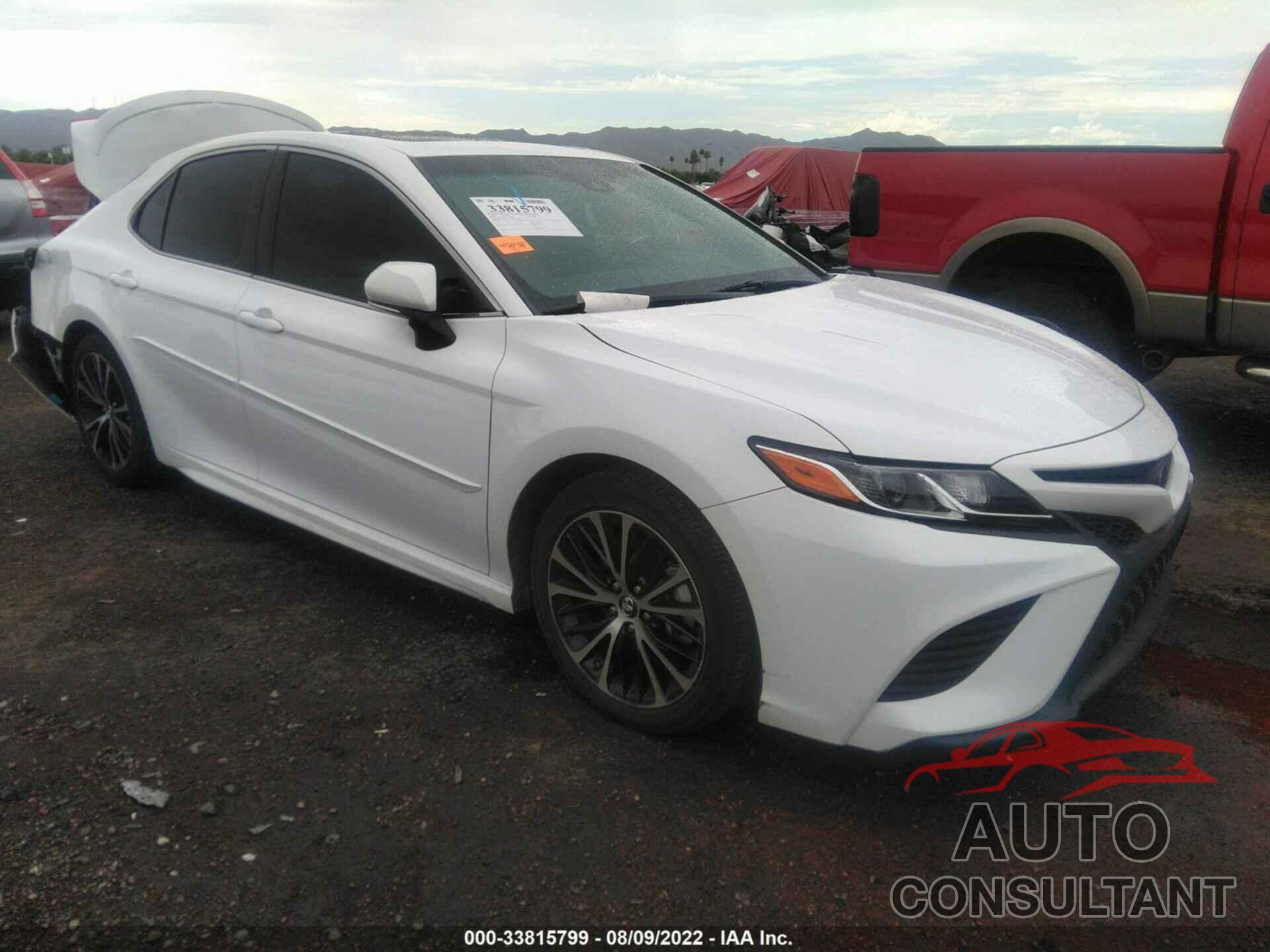 TOYOTA CAMRY 2018 - 4T1B11HK1JU572041