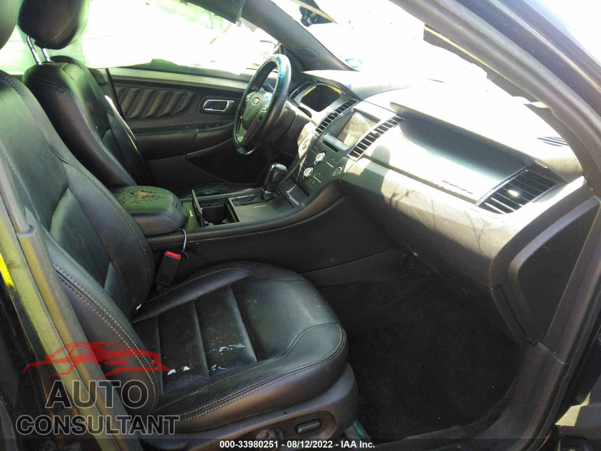 FORD TAURUS 2017 - 1FAHP2E86HG135114