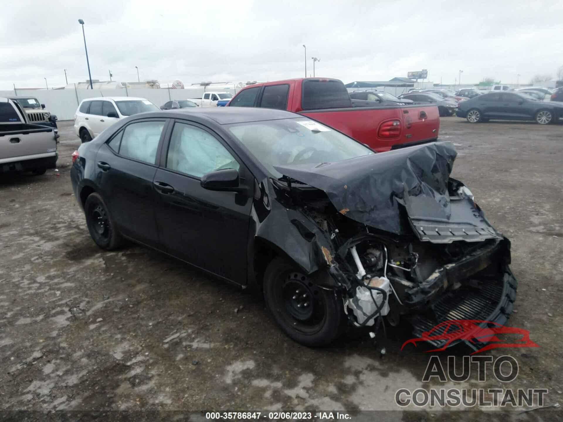 TOYOTA COROLLA 2018 - 5YFBURHE2JP794198