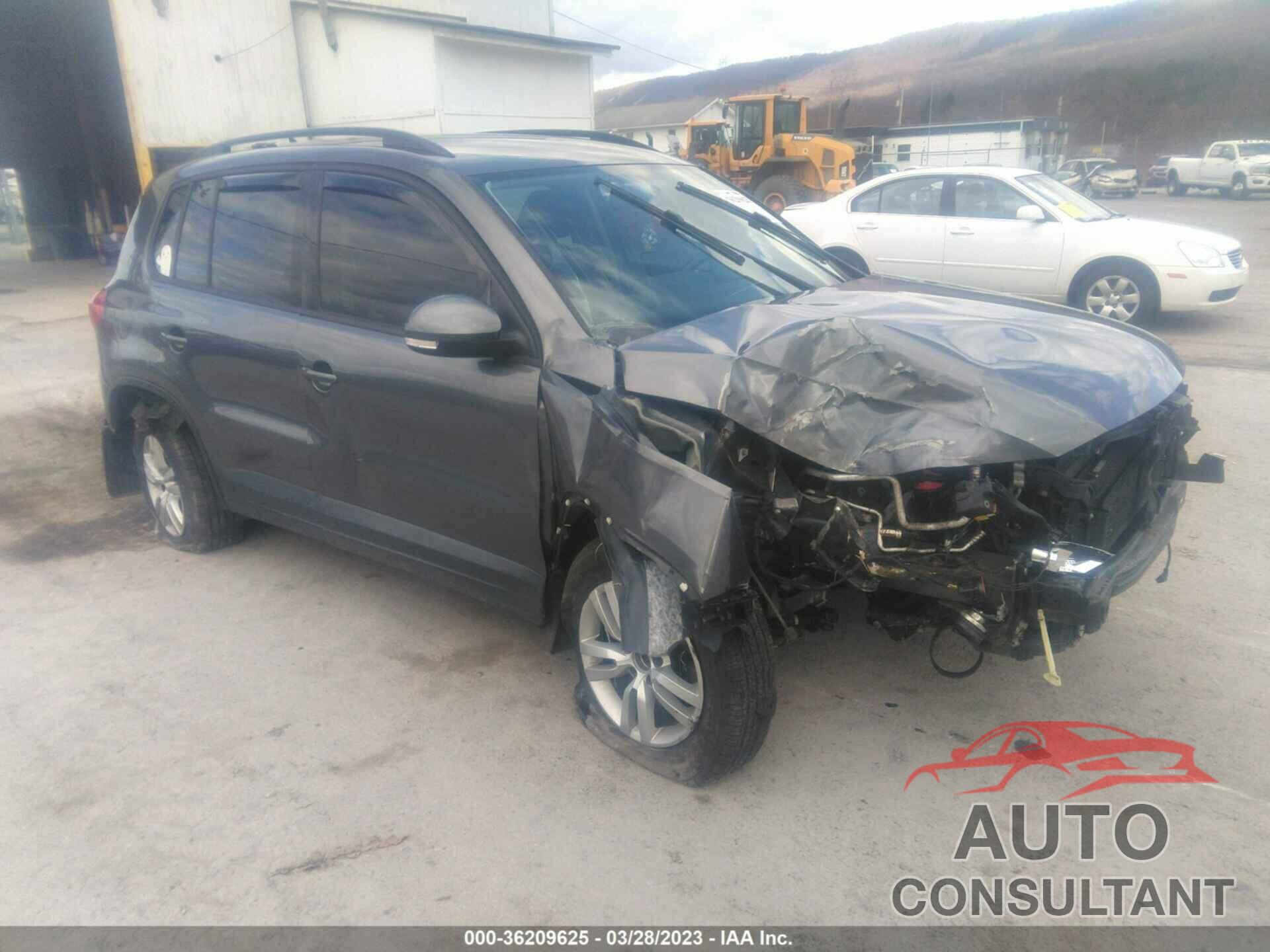 VOLKSWAGEN TIGUAN 2015 - WVGBV7AX1FW587857