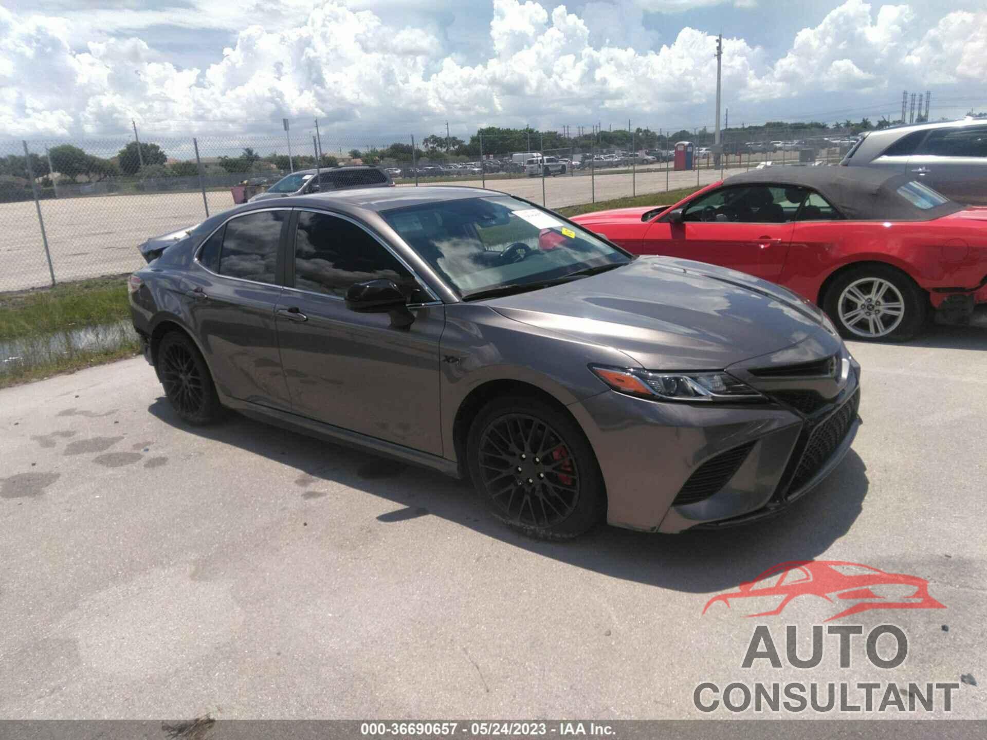 TOYOTA CAMRY 2020 - 4T1G11AK5LU502240