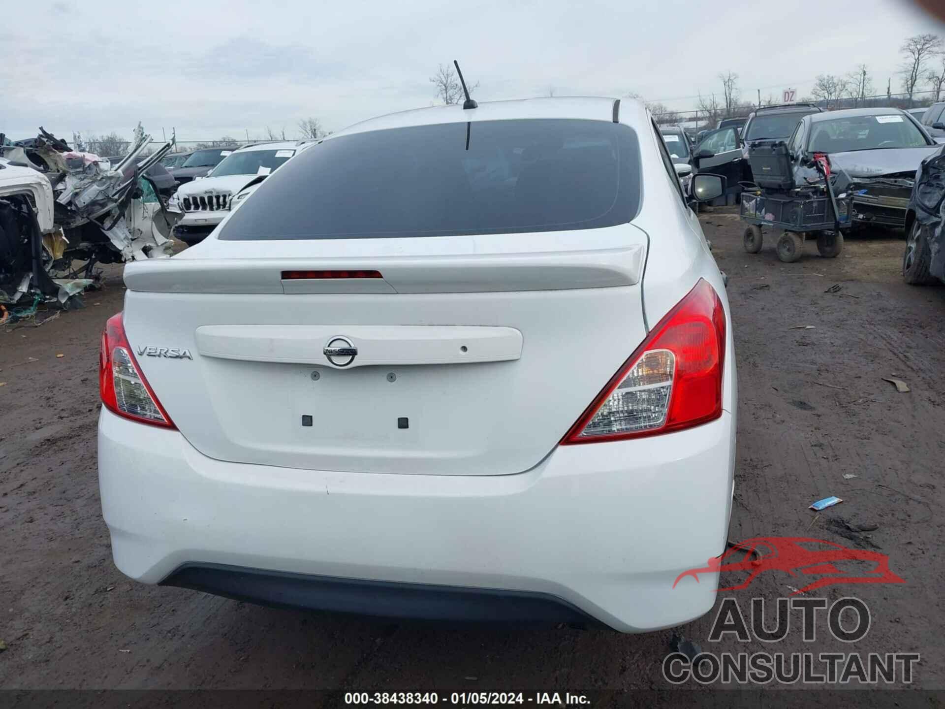 NISSAN VERSA 2018 - 3N1CN7AP9JL823956